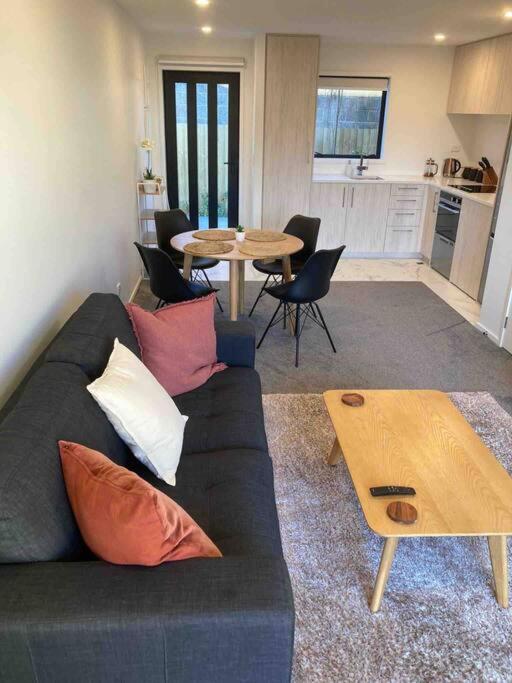 Cheerful 2 bedroom townhouse in Addington! view 5