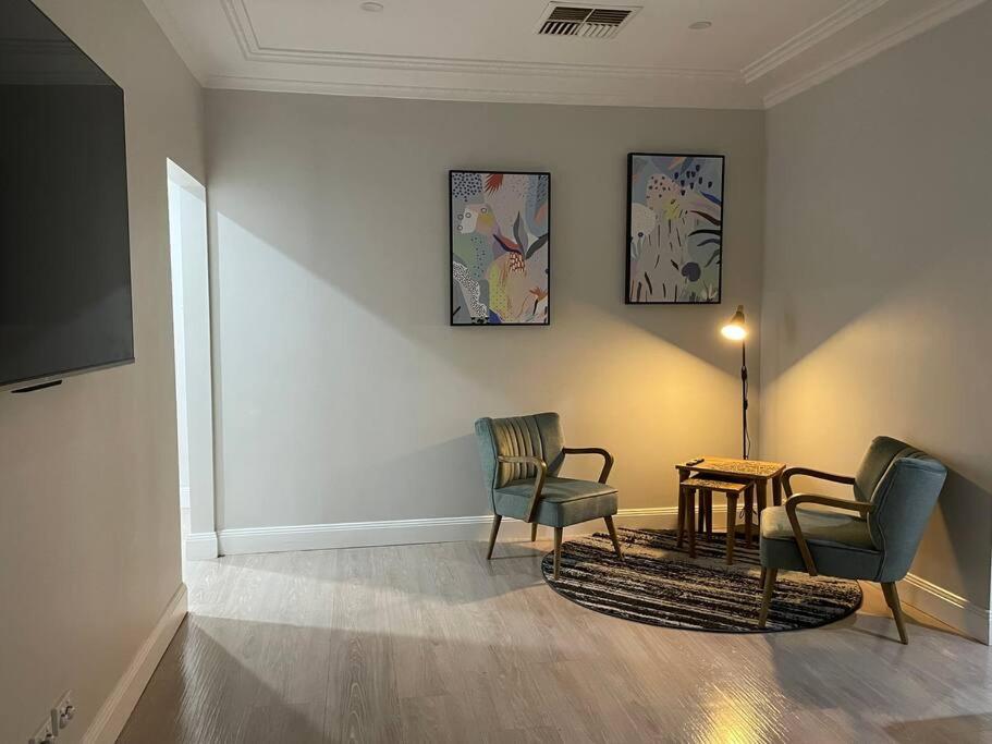 One Forty Four - Stylish & central family accom