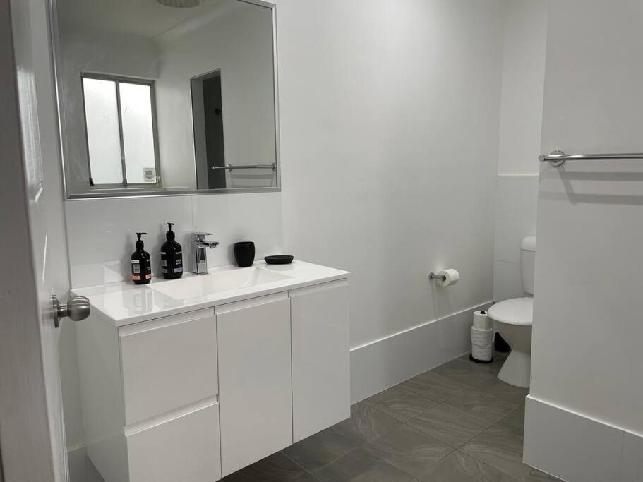 One Forty Four - Stylish & central family accom