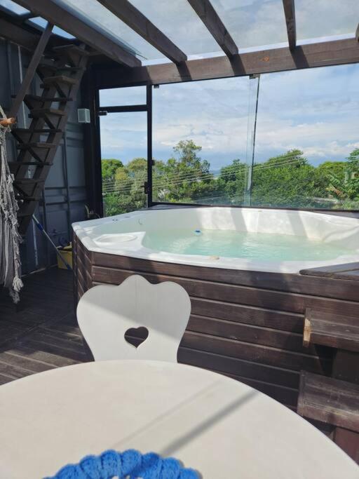 Casa de condomínio com SPA, piscina e vista para o mar do Campeche