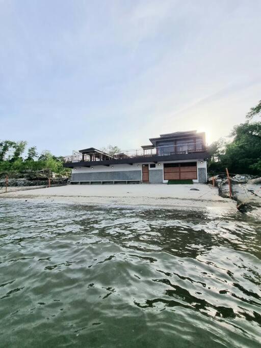 Baia Pagbilao, Beachfront Home in Quezon view 3