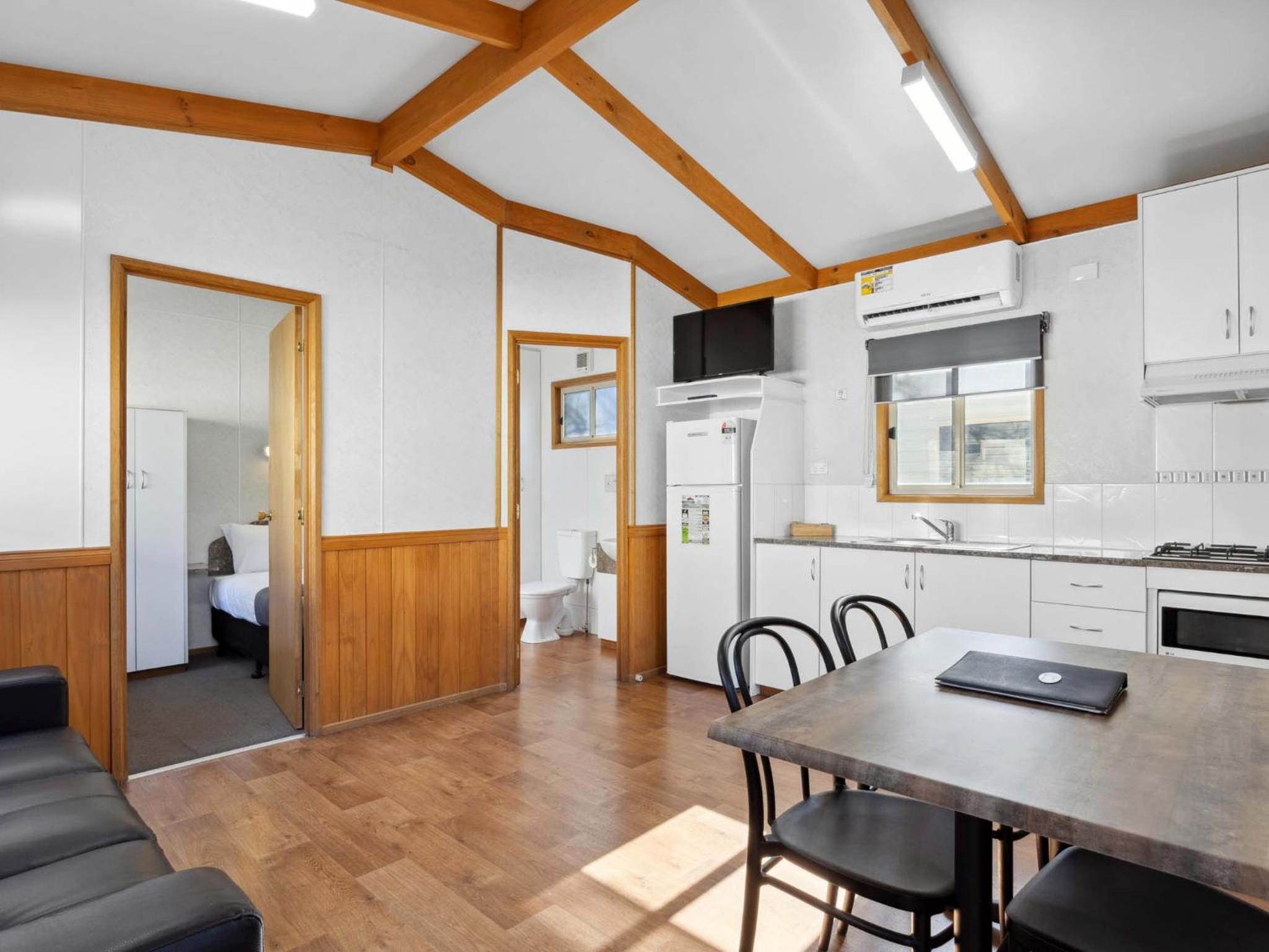 Canberra Holiday Village