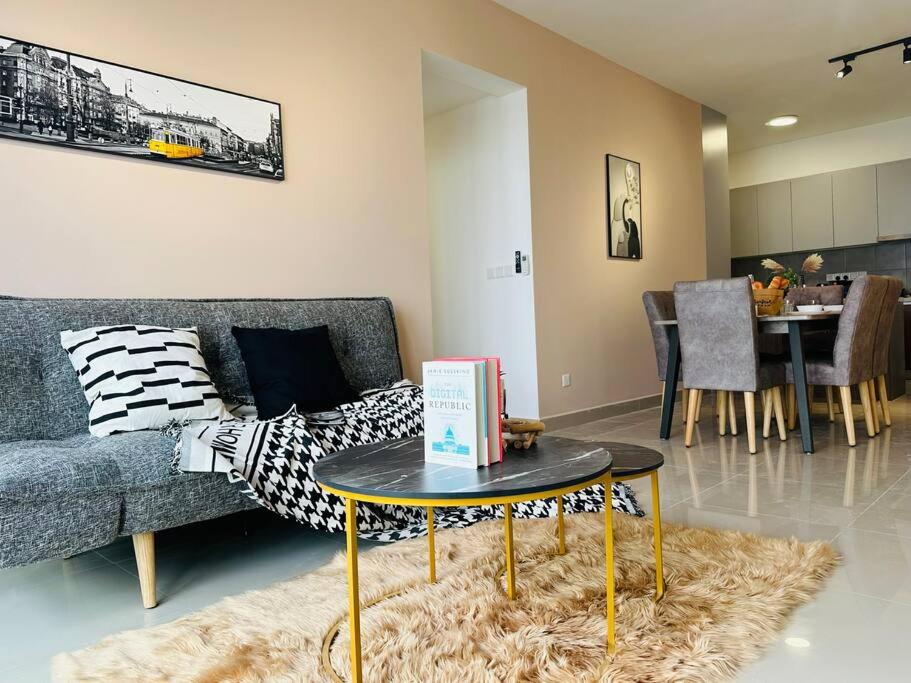 MVC50#Family Suite 9pax 3 Rooms M Vertica Velocity Mall Cheras