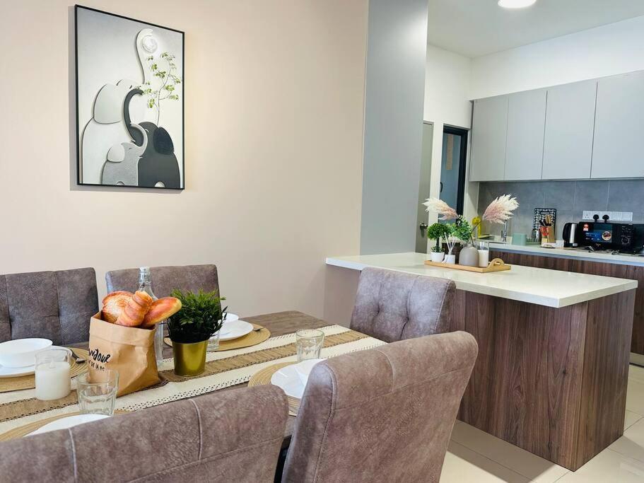 MVC50#Family Suite 9pax 3 Rooms M Vertica Velocity Mall Cheras
