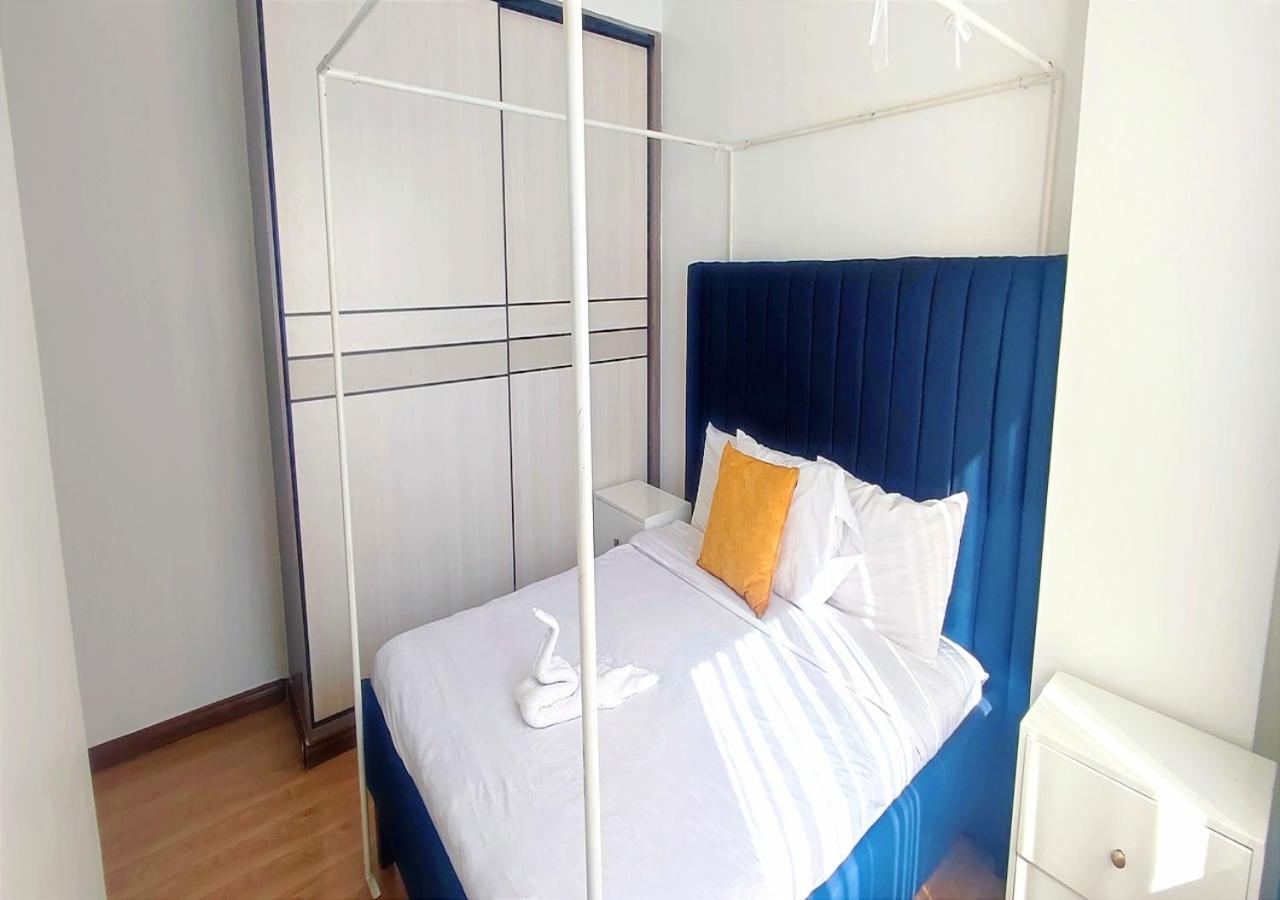 Luxurious 3 Bed 4 Bath Condo view 5