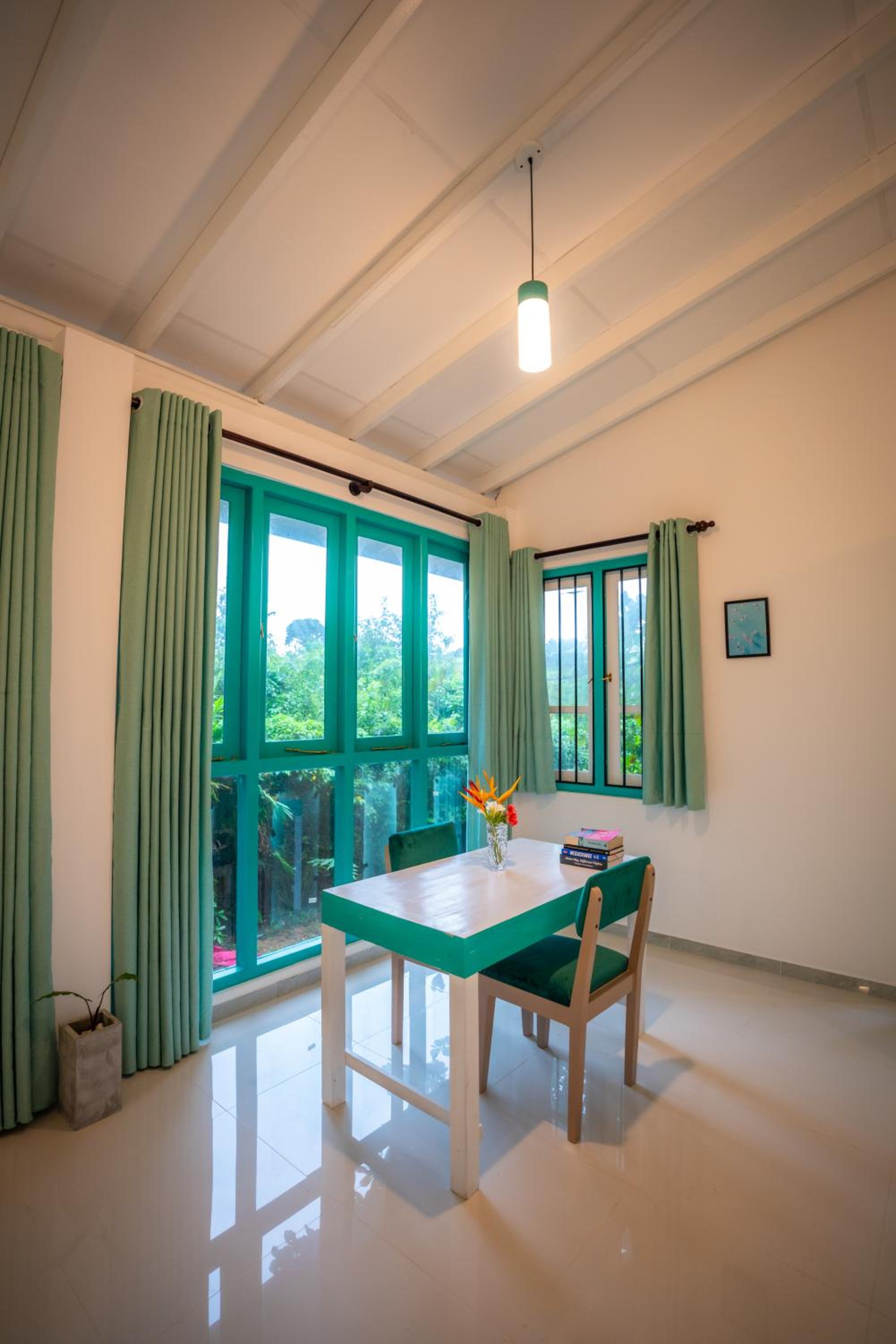 Rhapsody Villa by The Lake