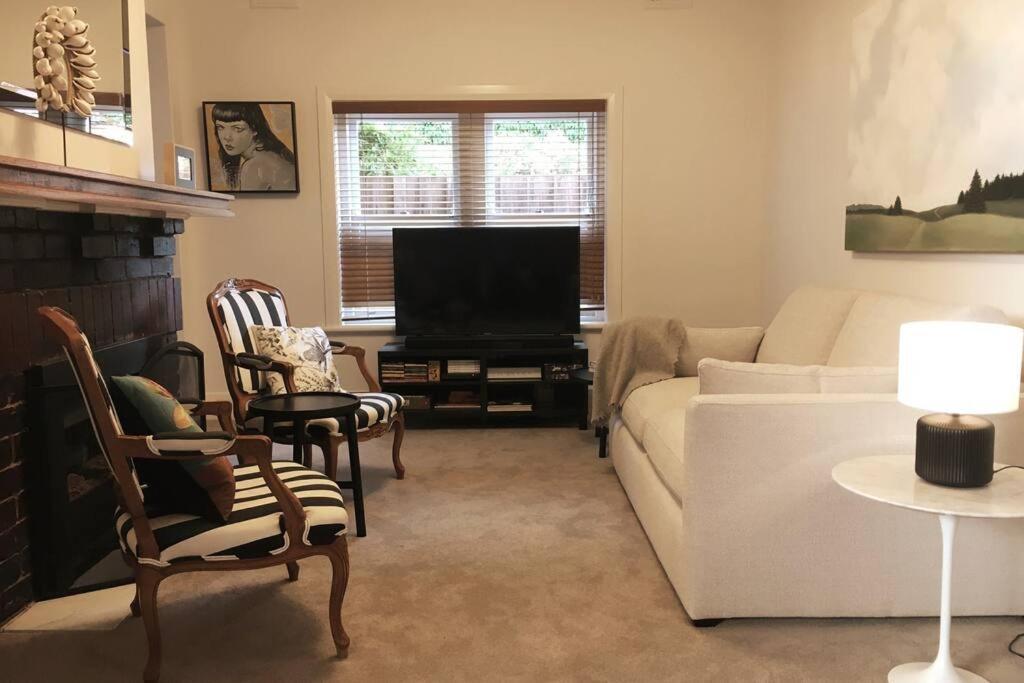 Two Terrific Albert Park Apartments