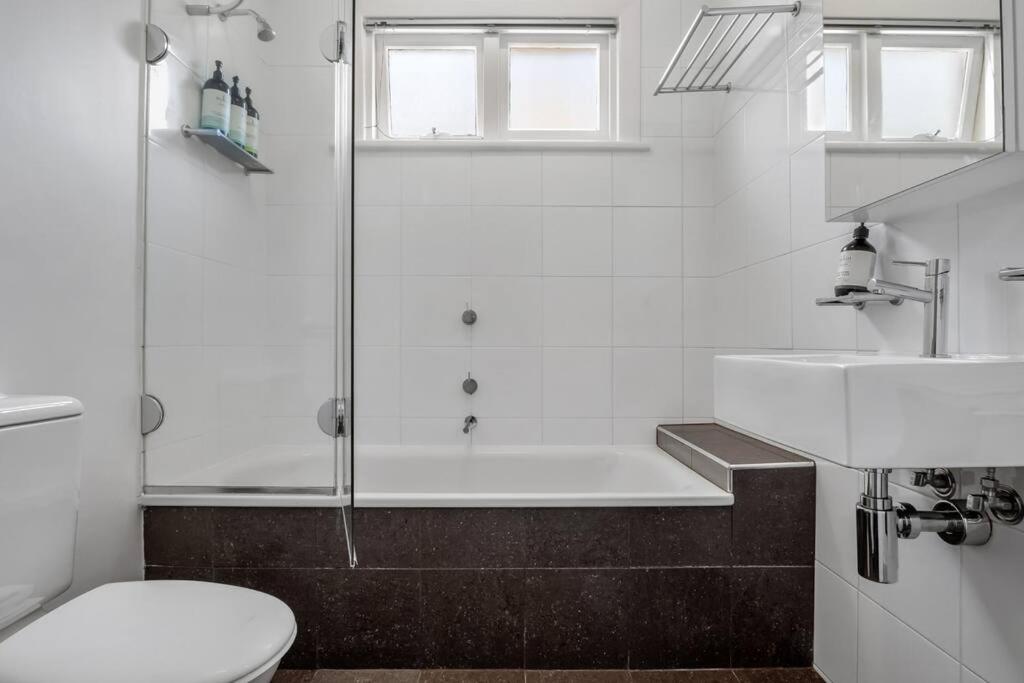 Two Terrific Albert Park Apartments
