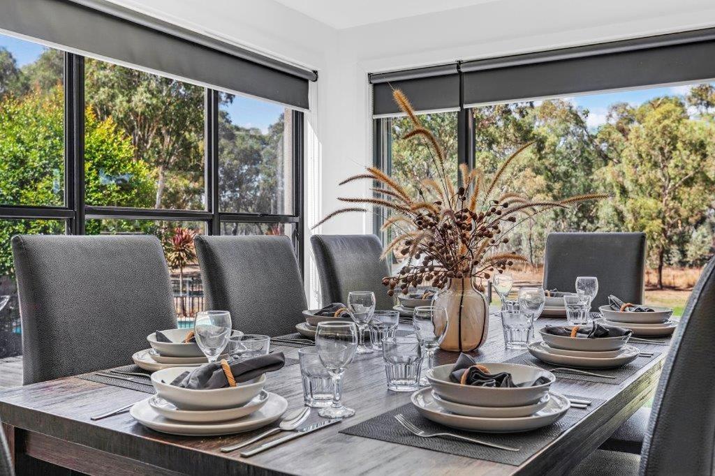 Riverlyne - Riverfront Holiday Home