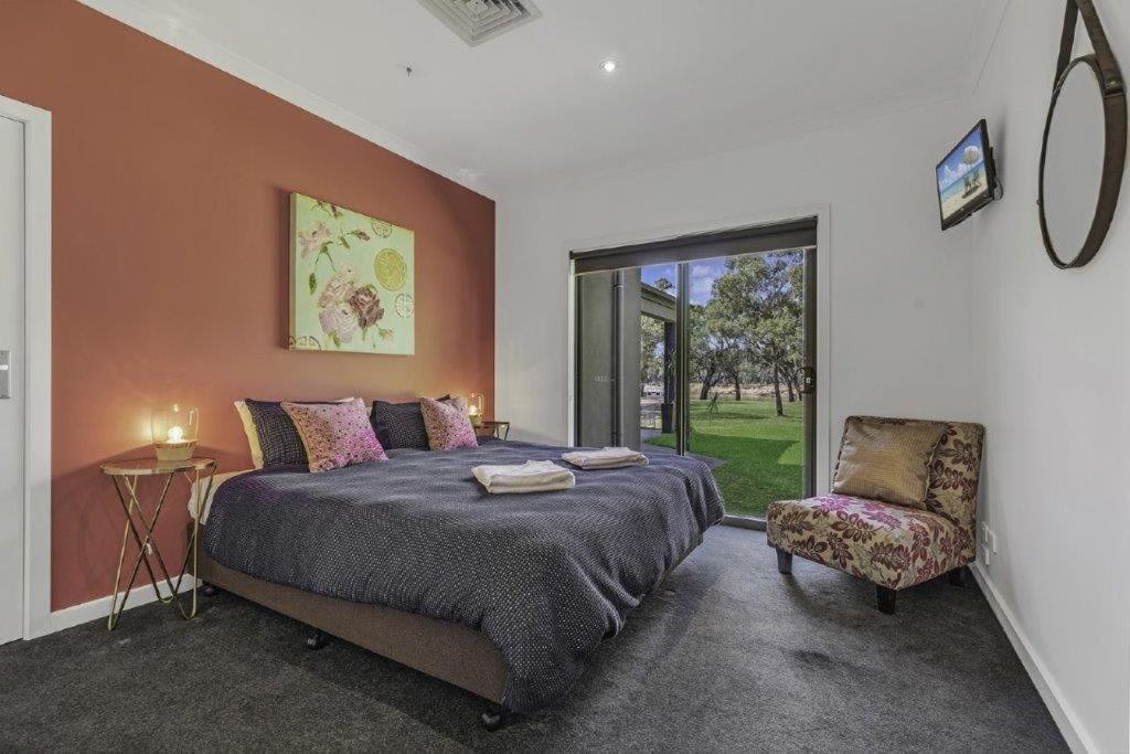 Riverlyne - Riverfront Holiday Home