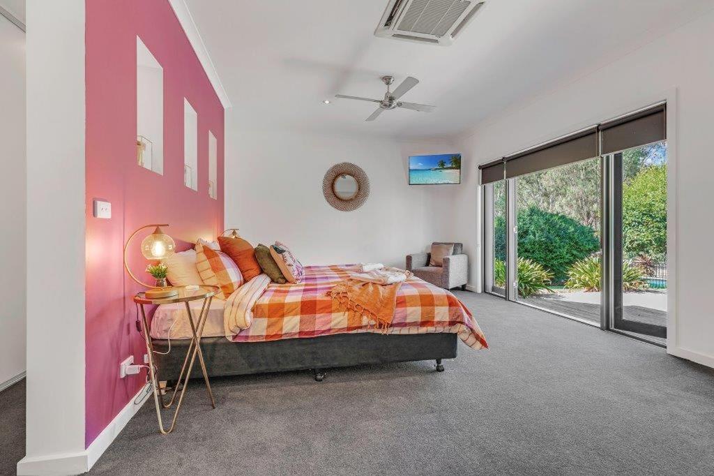 Riverlyne - Riverfront Holiday Home