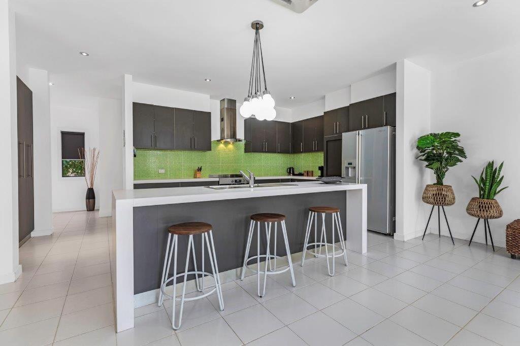 Riverlyne - Riverfront Holiday Home
