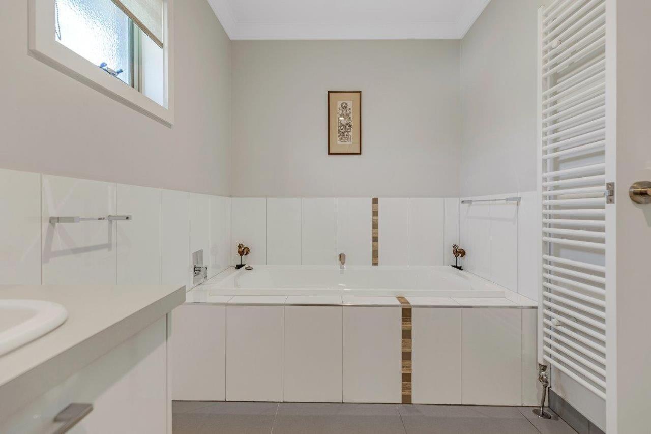 Blair Street - Luxury Home with Pool and Theatre