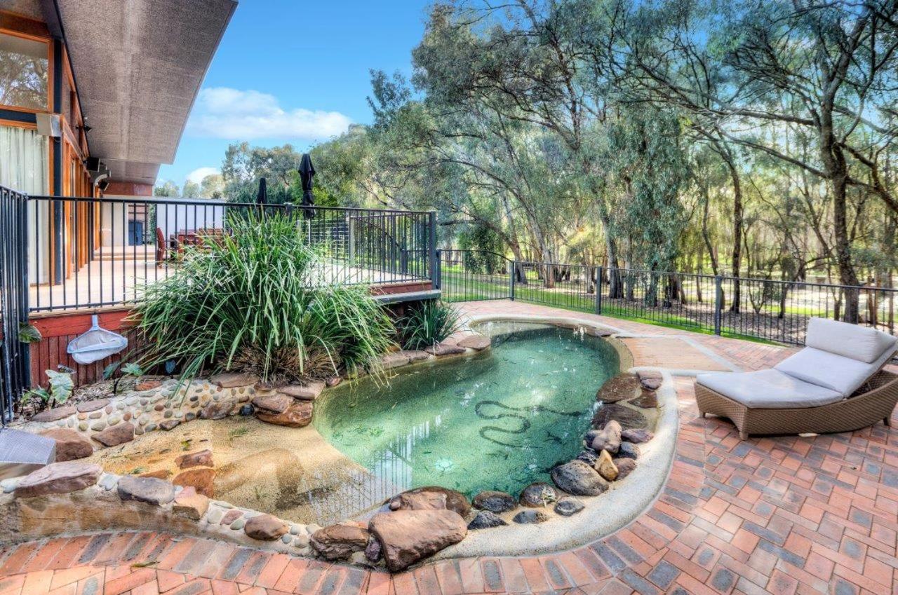Elements - Echuca Holiday Homes