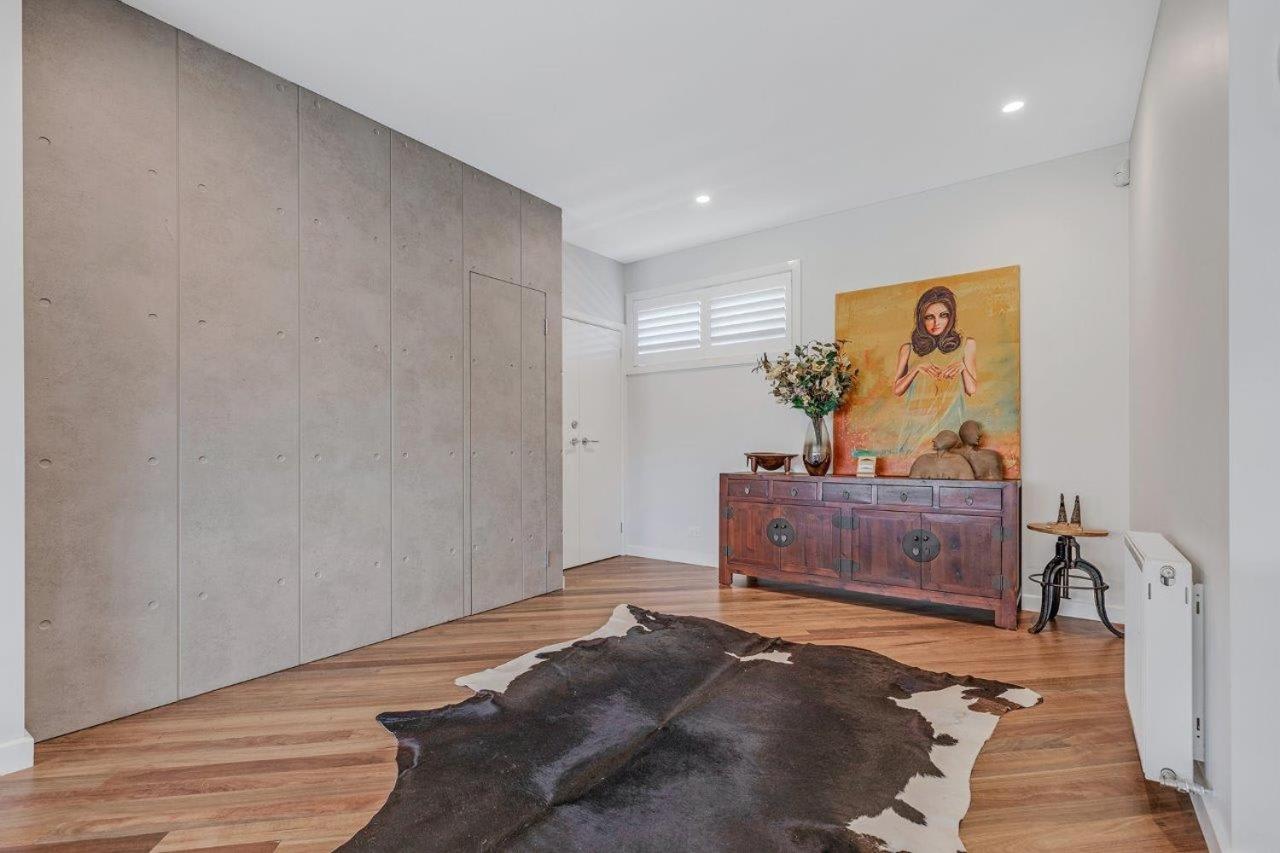 Blair Street - Luxury Home with Pool and Theatre