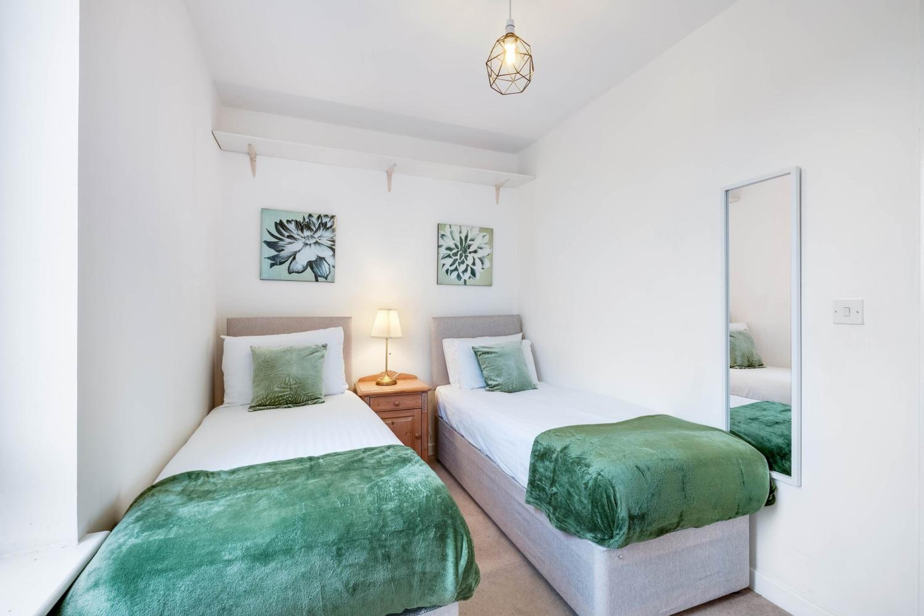 Lovely 3-Bedroom, 1-Bathroom Apartment in Tower Hamlets