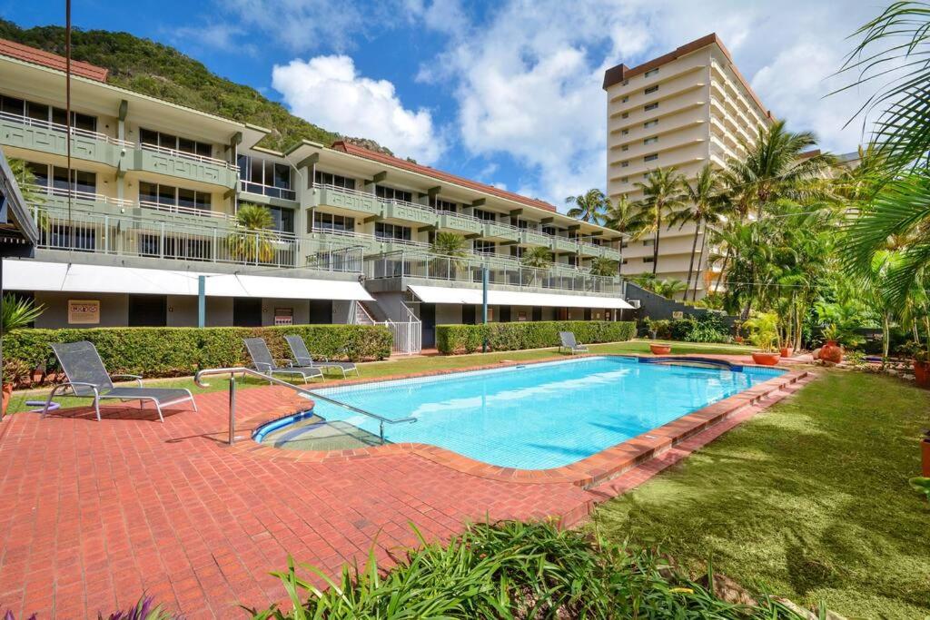 Hibiscus 207 & Free Buggy - Hamilton Island