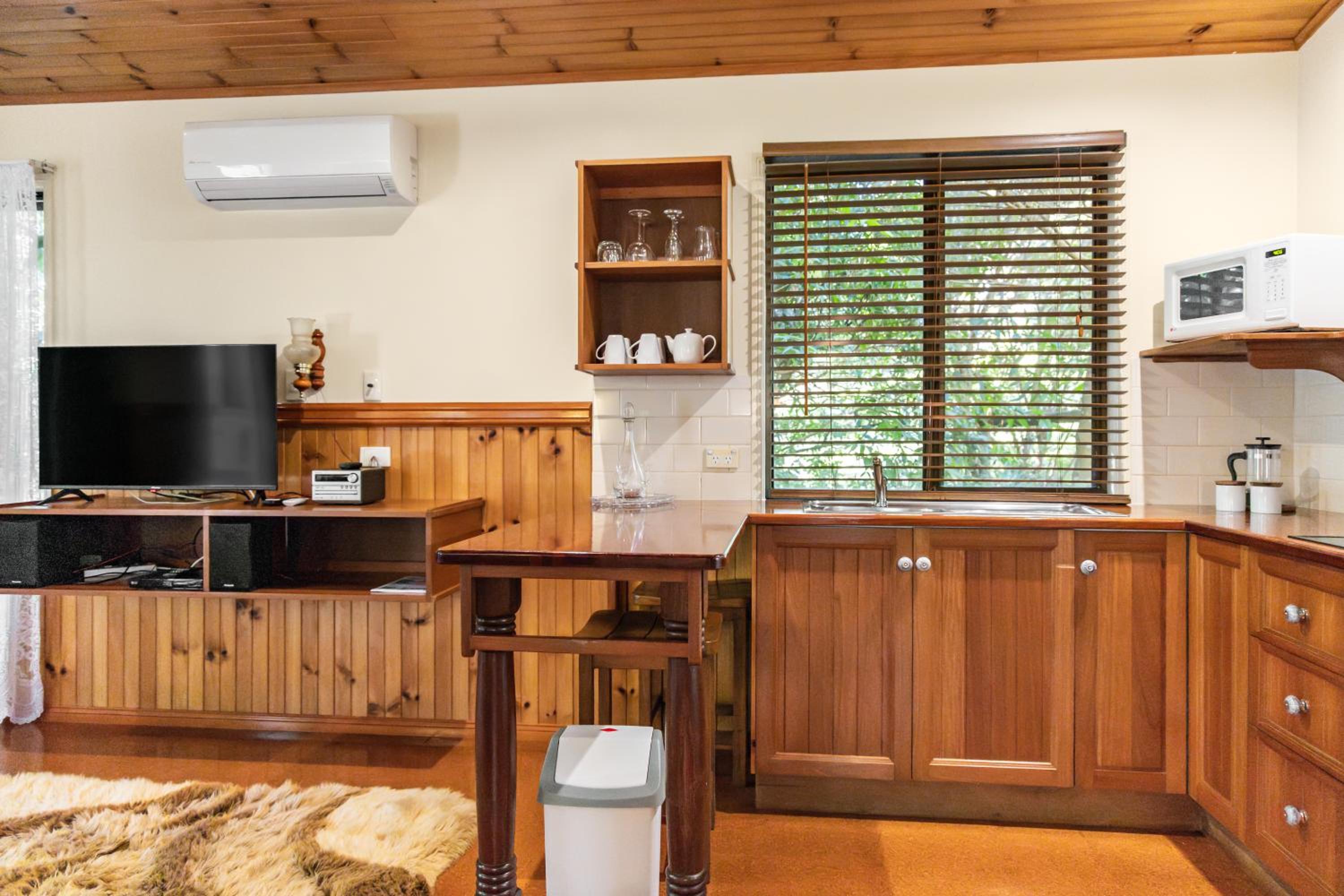 Montville Country Cabins