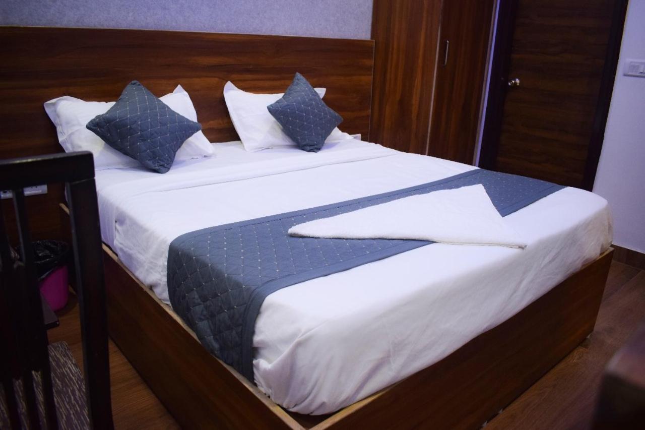 Atlantiis Suites Inn Near IGI Airport Delhi