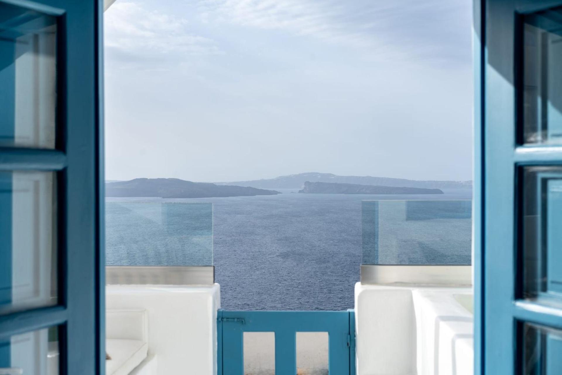 Incredible Santorini Villa | Villa Elrohir | Adult Only | 1 Bedroom | Stunning Sea Views | Private Furnished Terrace with Jetted Tub | Oia photo 2