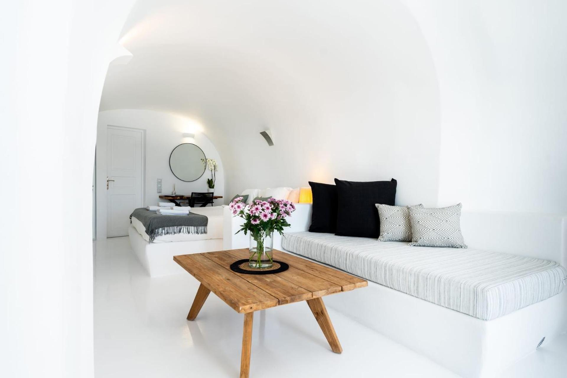 Incredible Santorini Villa | Villa Elrohir | Adult Only | 1 Bedroom | Stunning Sea Views | Private Furnished Terrace with Jetted Tub | Oia photo 5