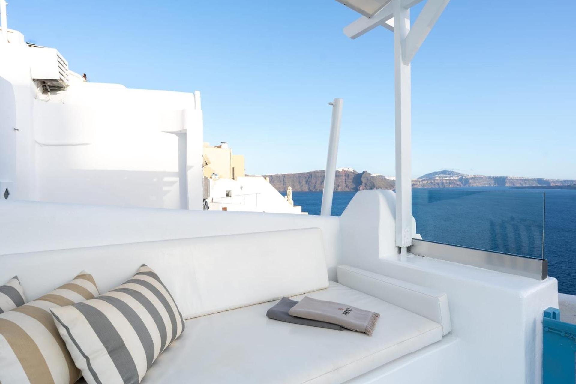 Incredible Santorini Villa | Villa Elrohir | Adult Only | 1 Bedroom | Stunning Sea Views | Private Furnished Terrace with Jetted Tub | Oia photo 4
