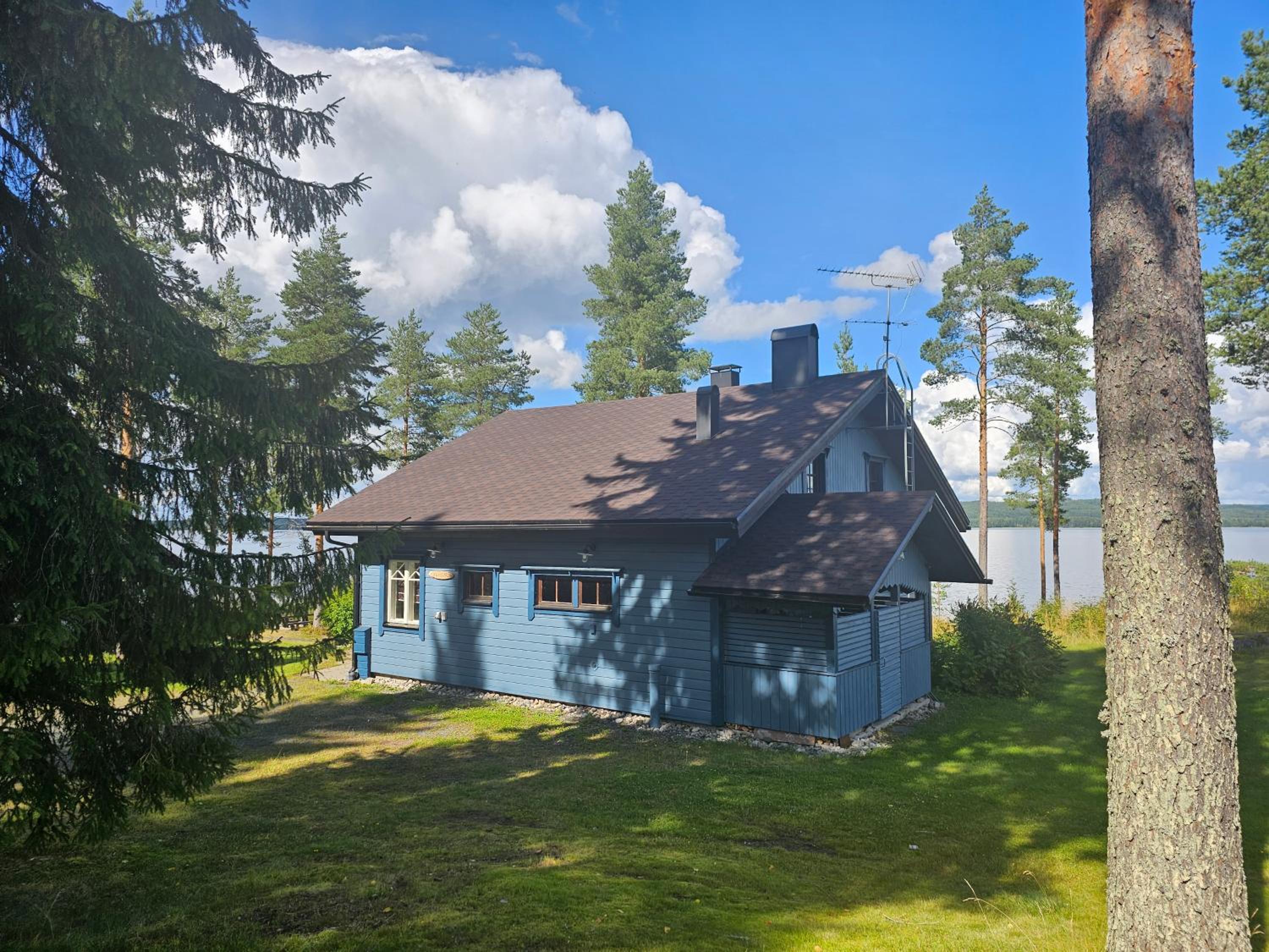 Mökki järven rannalla, Matkailukartano Kivennapa