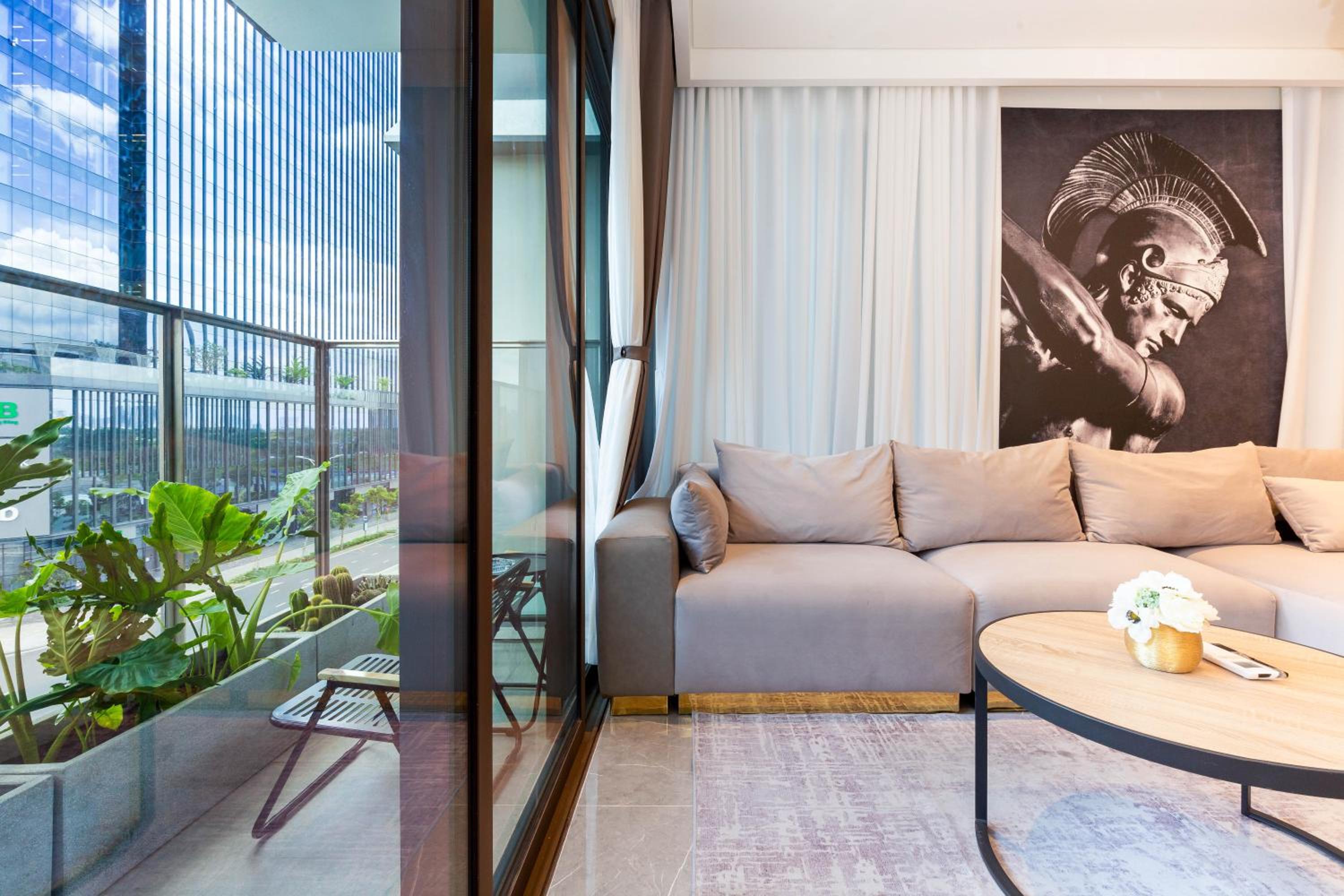THE METROPOLE -Complex 