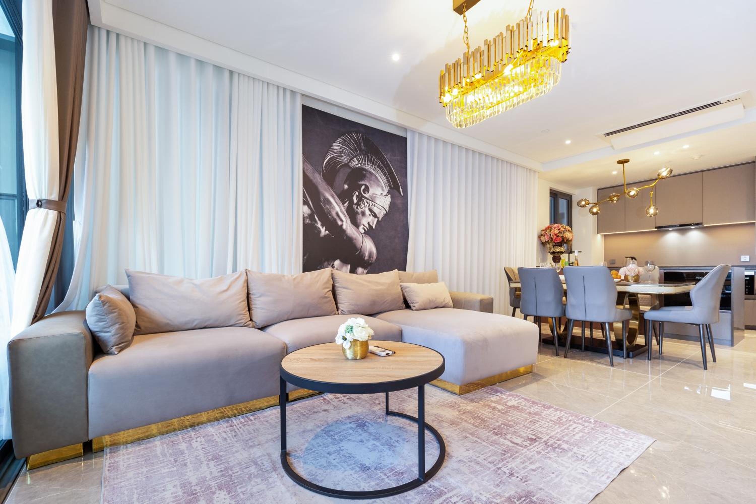 THE METROPOLE -Complex 