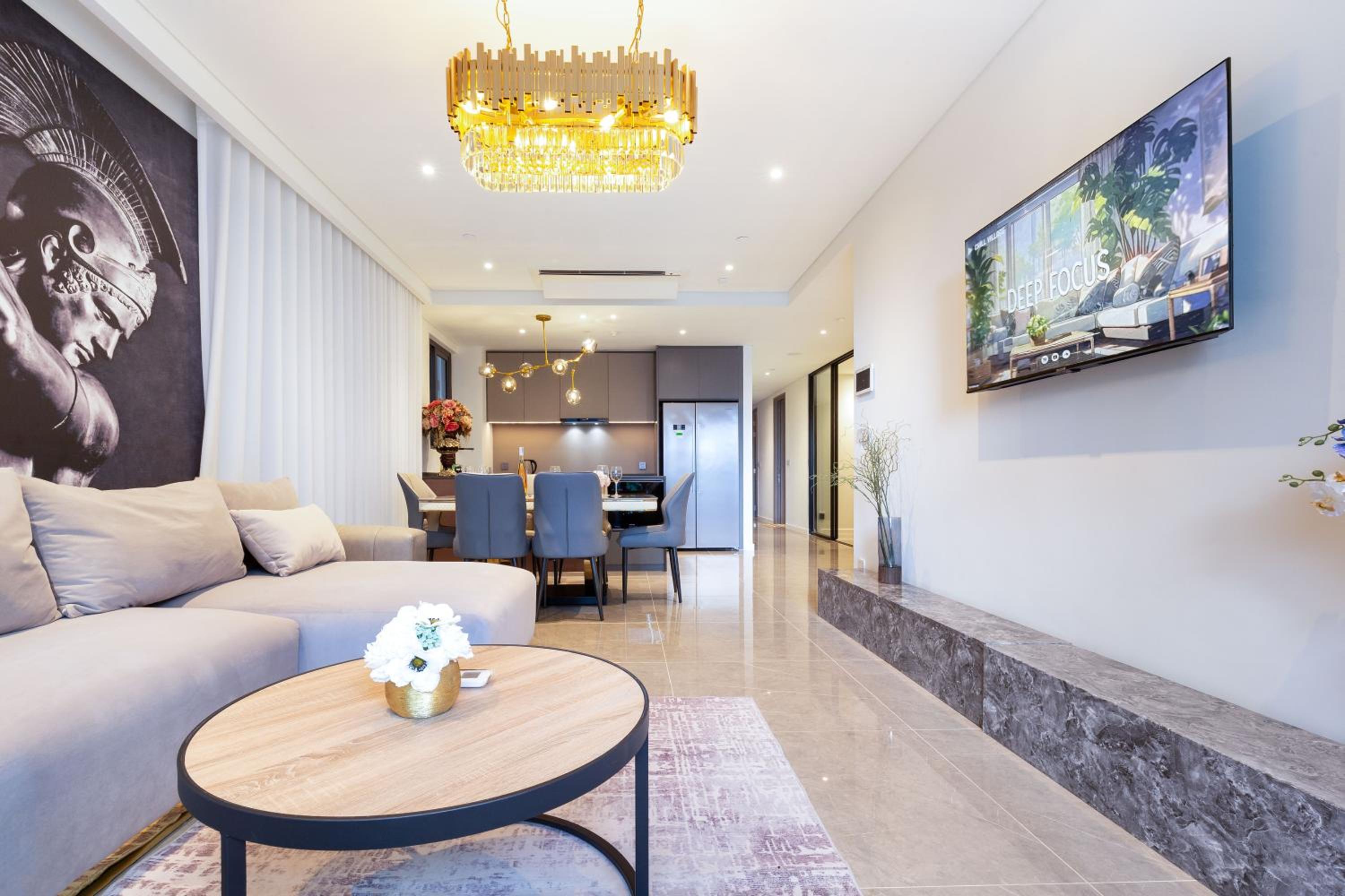THE METROPOLE -Complex 