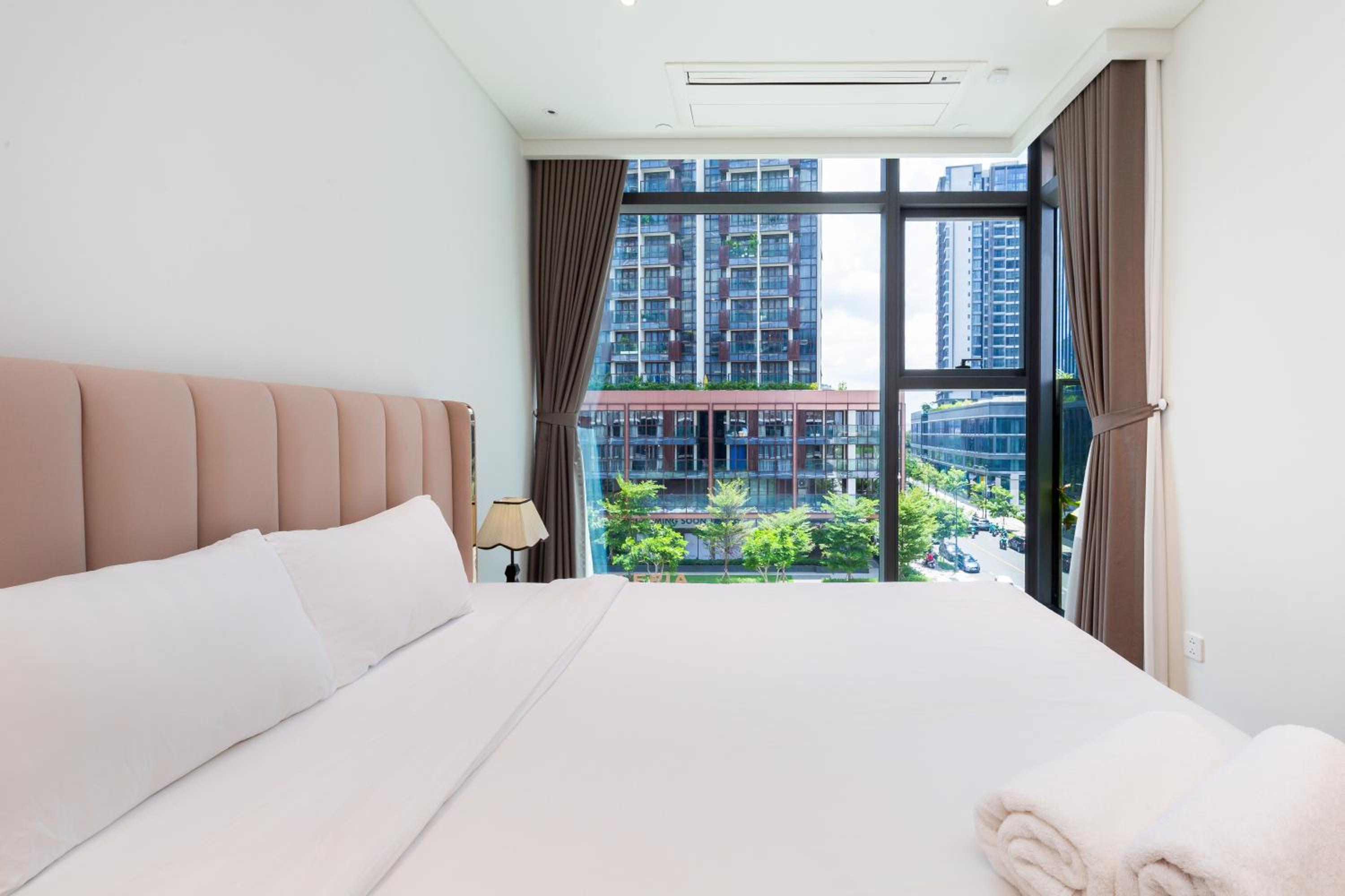 THE METROPOLE -Complex 