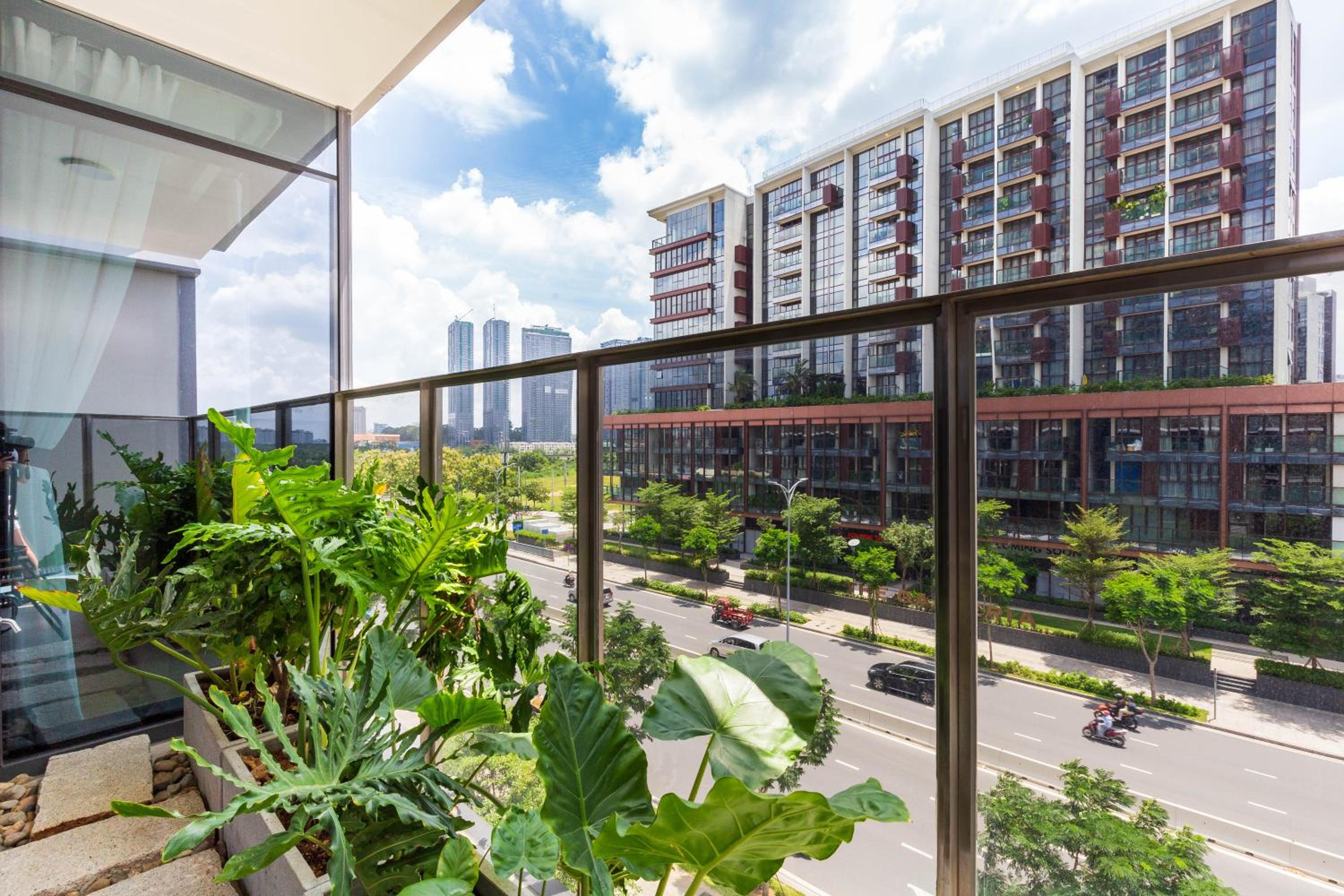 THE METROPOLE -Complex 