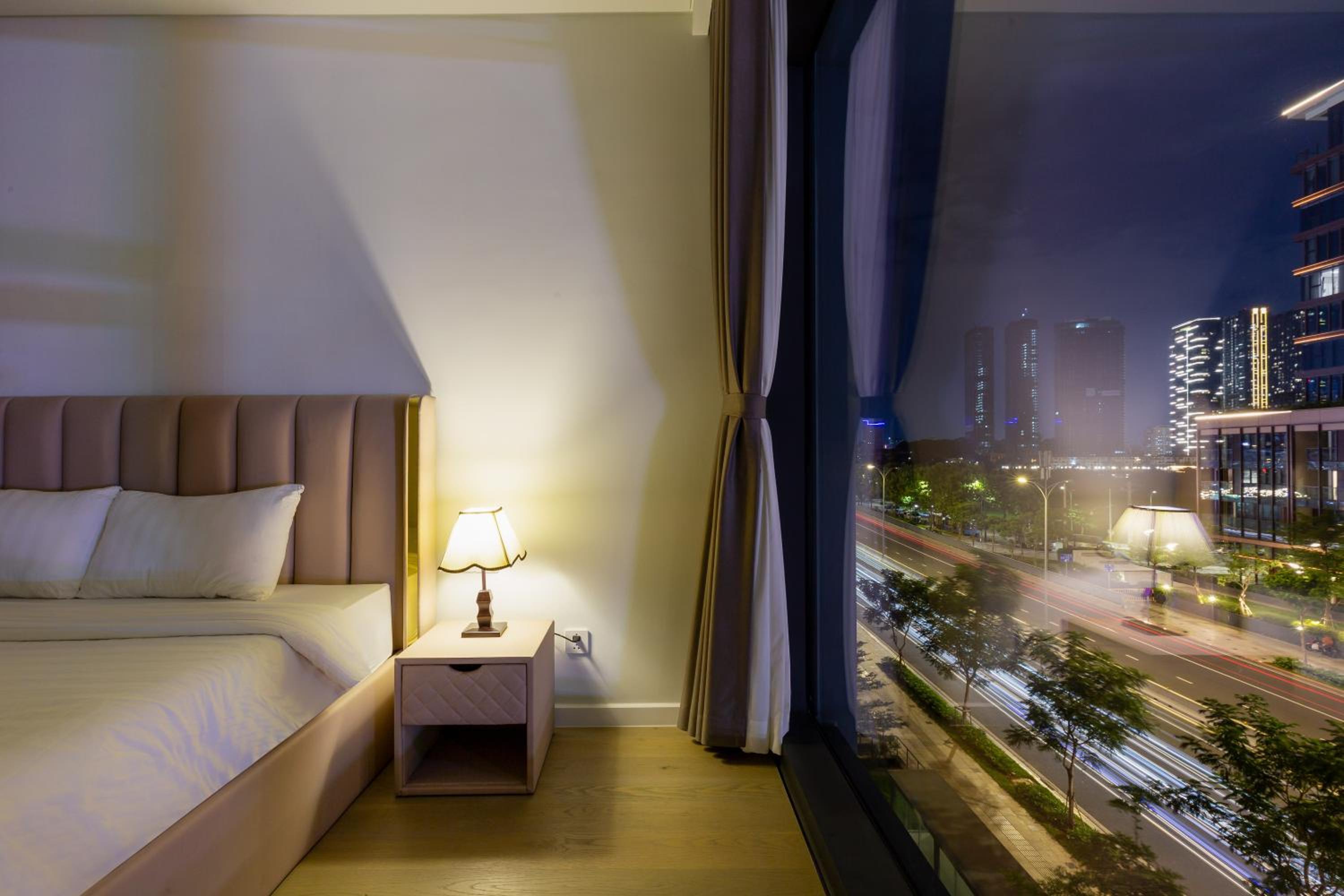 THE METROPOLE -Complex 