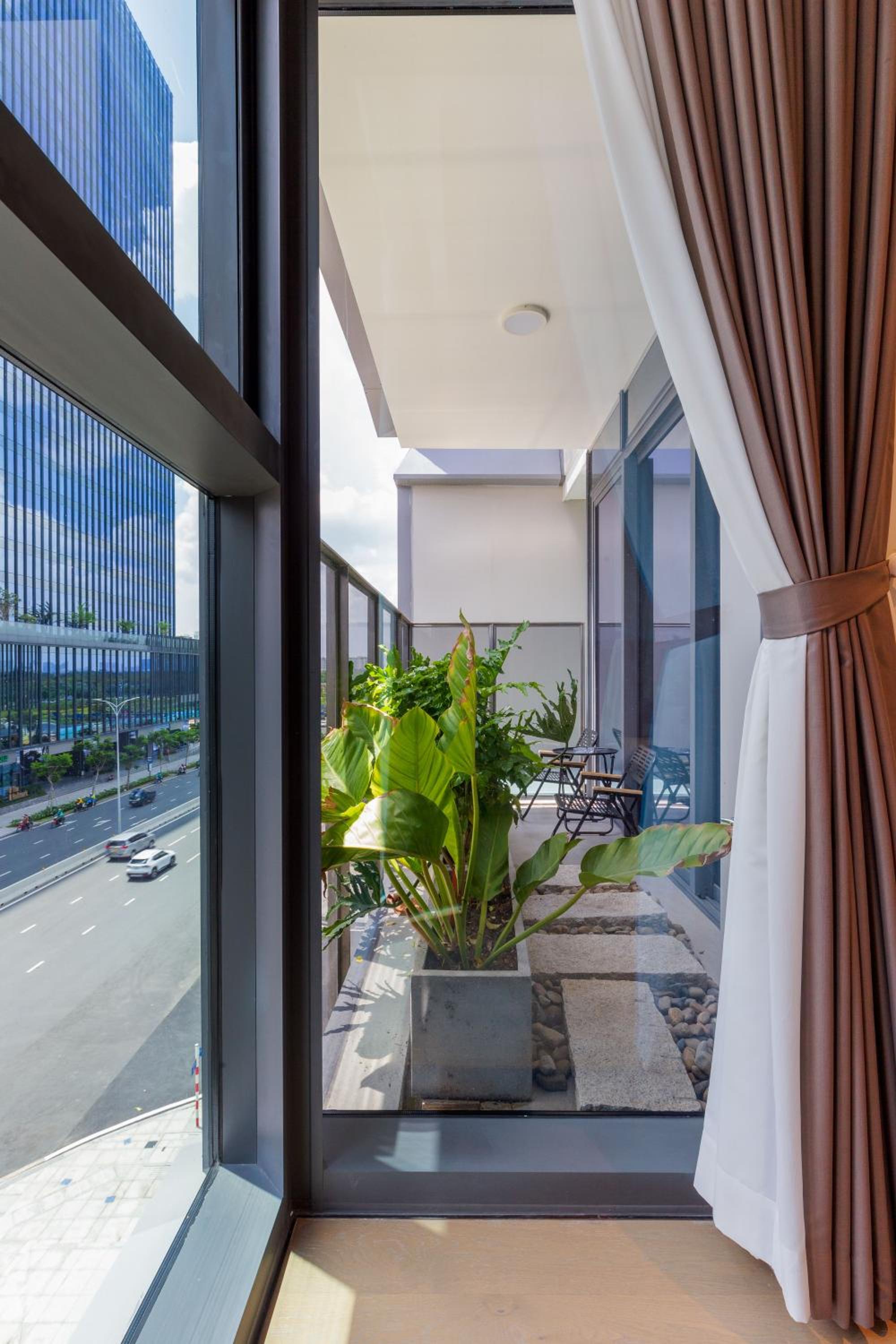 THE METROPOLE -Complex 