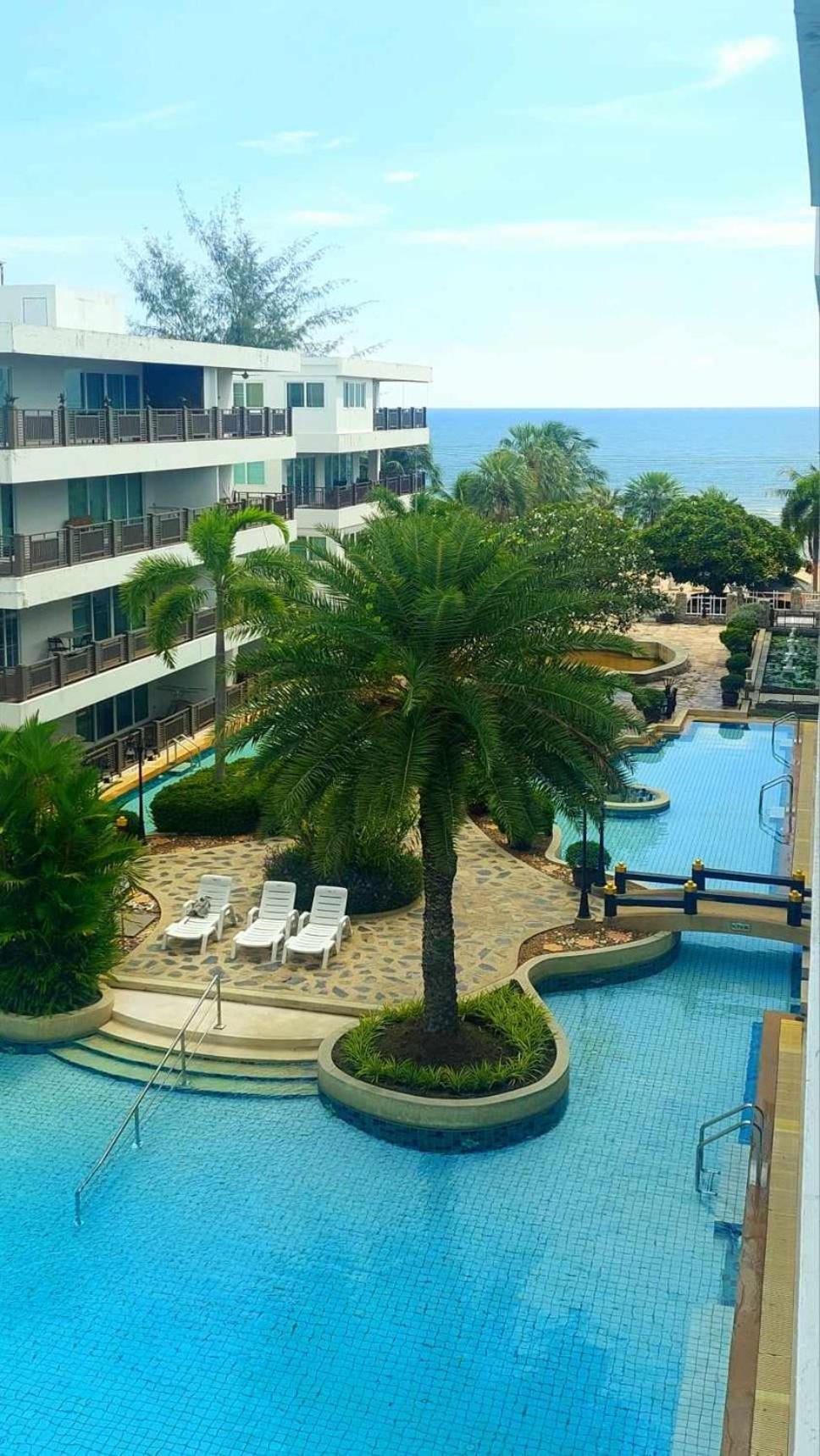 Beachfront Apartment with Balcony, Sea View & Pool View - Cha Am - Hua Hin