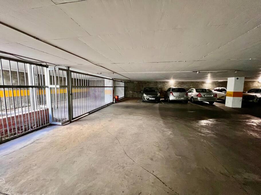 Escape to 205 in Stellenbosch central-free parking view 5