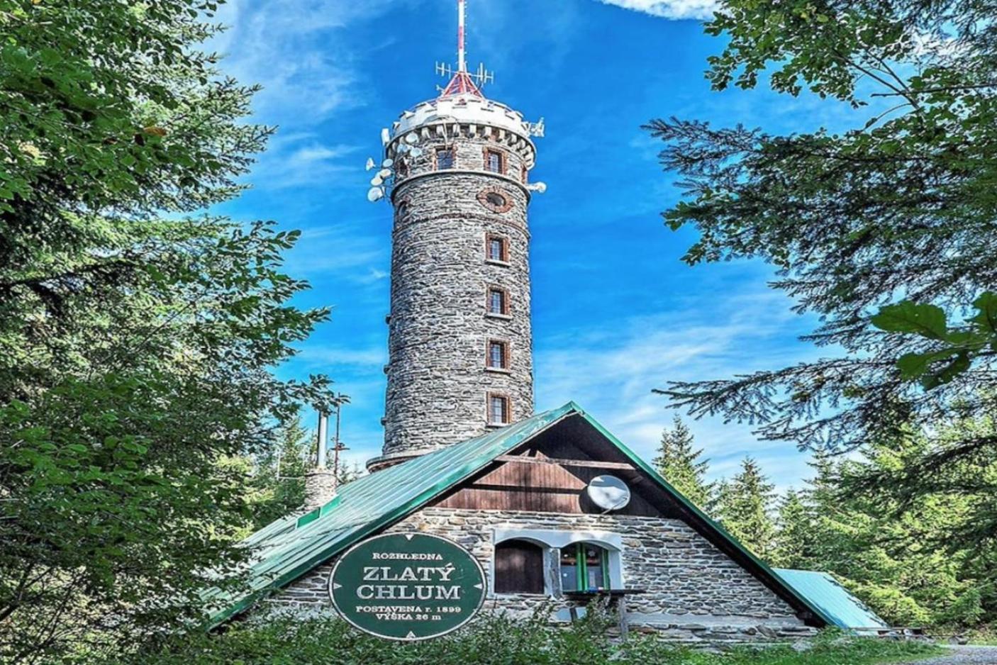 Forest retreat apartino - u lesa, parkování zdarma, Starlink 250 Mbs, terasa & grill, soukromé ohniště, nespresso, netflix