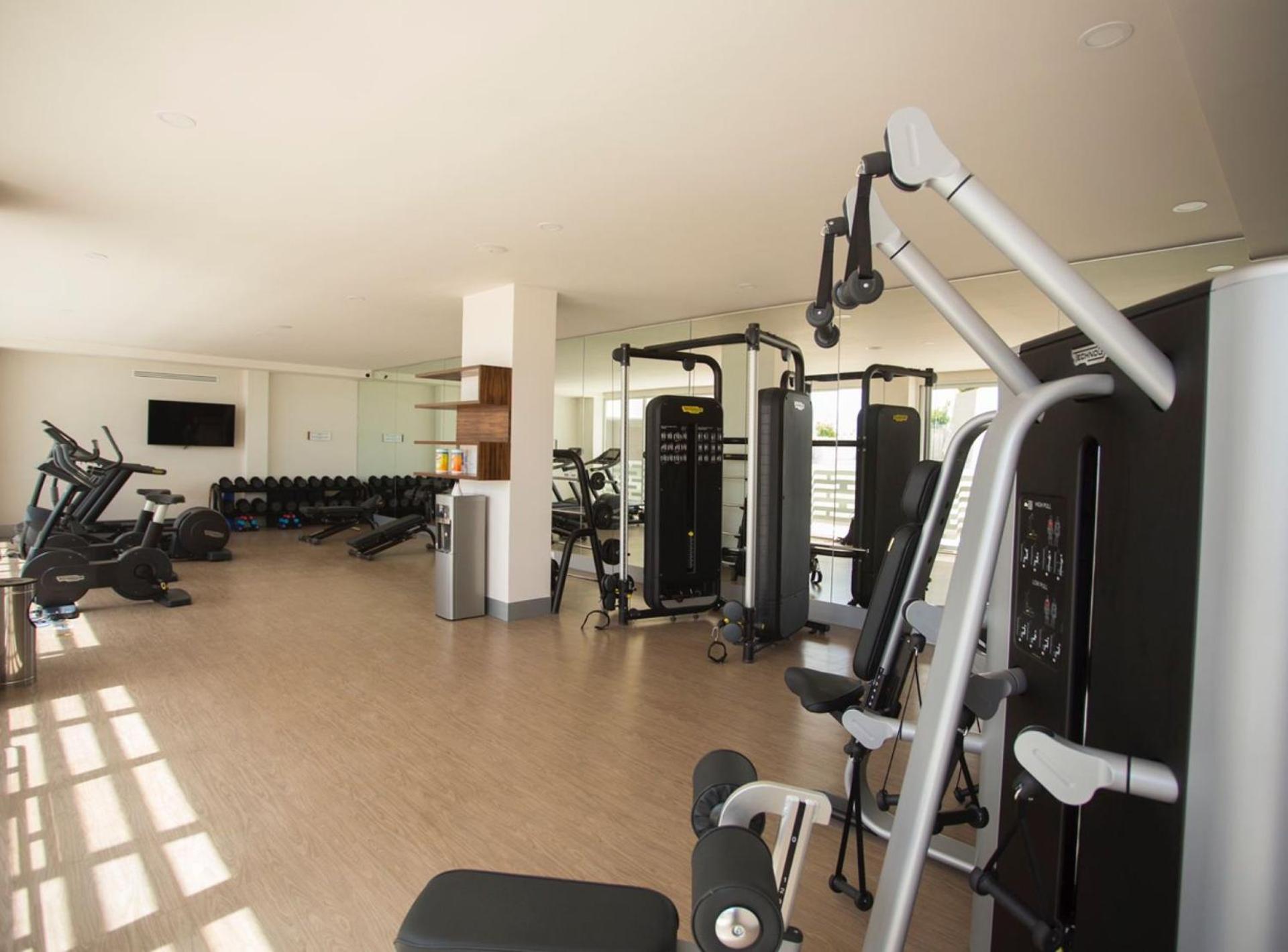 Luxurious 4BR condo by the beach - Rooftop pool