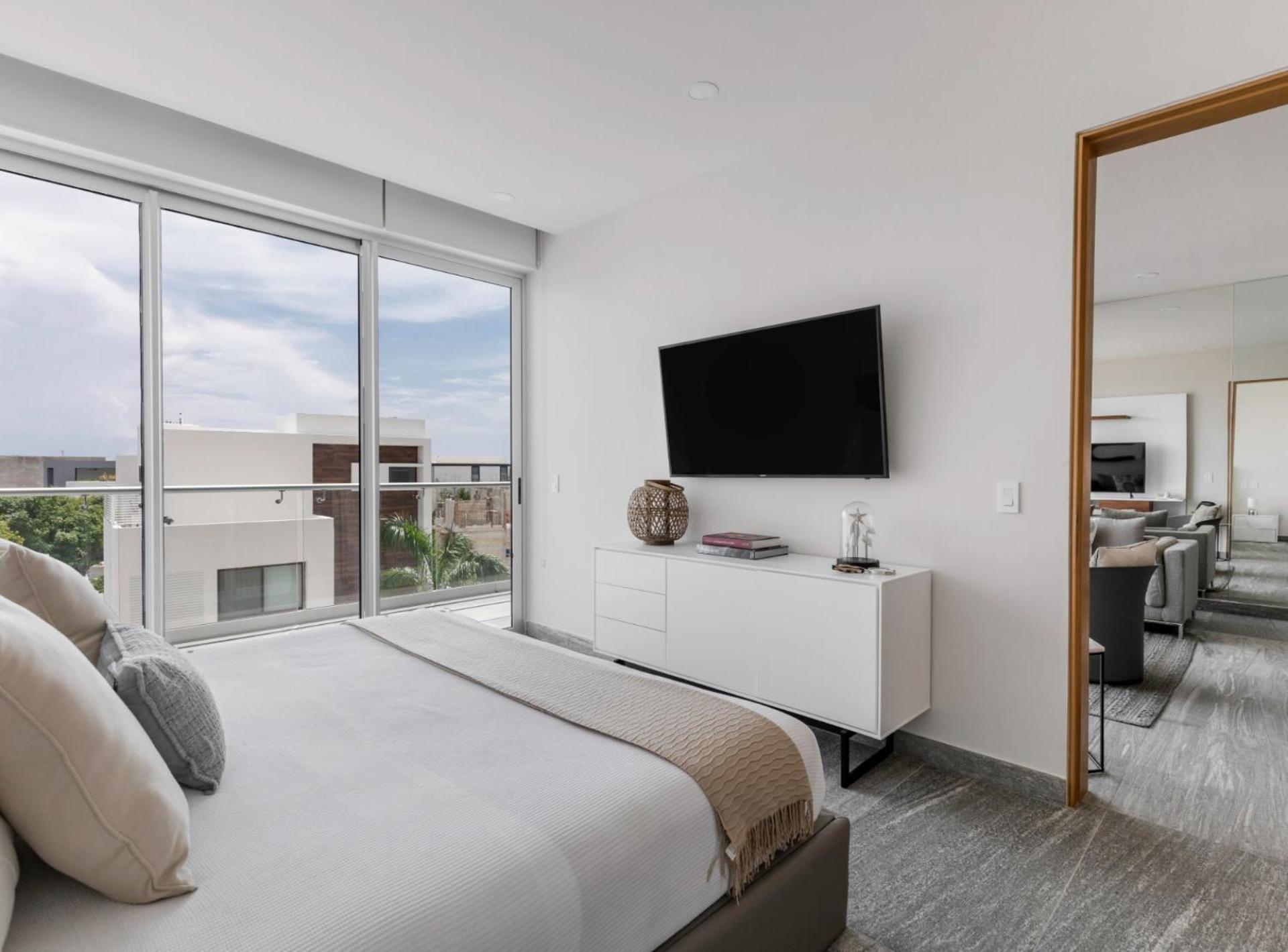 Luxurious 4BR condo by the beach - Rooftop pool
