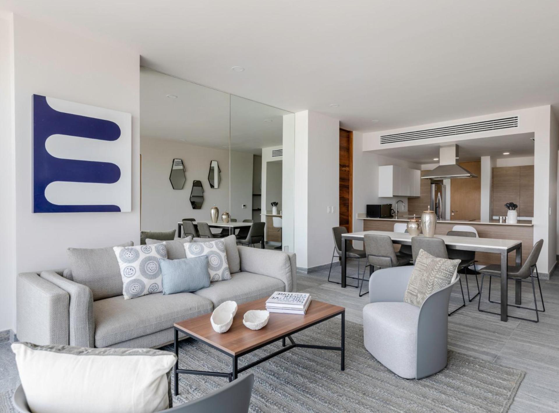Luxurious 4BR condo by the beach - Rooftop pool