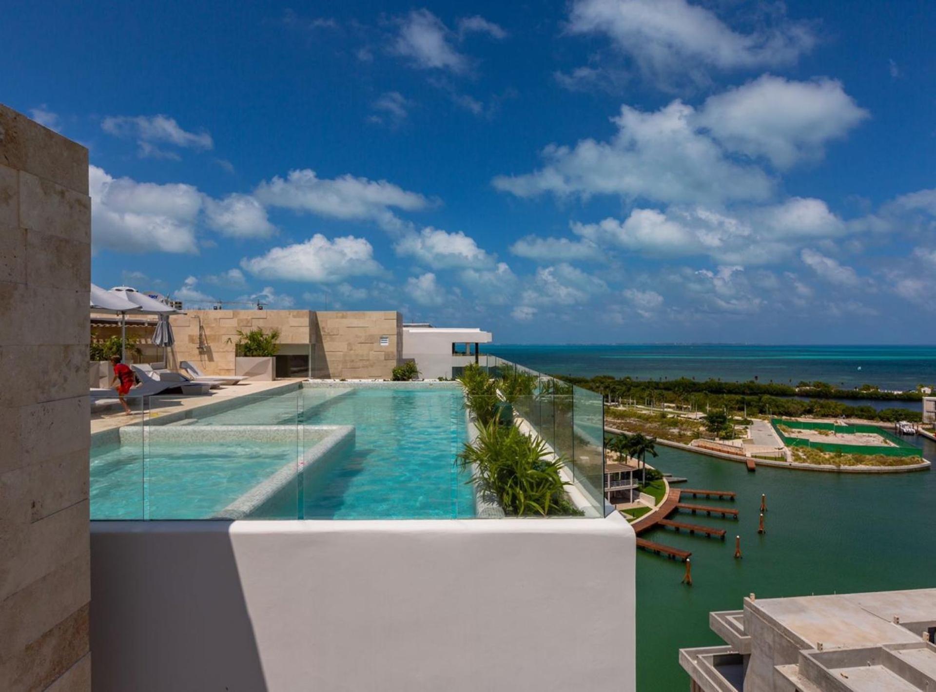 Luxurious 4BR condo by the beach - Rooftop pool