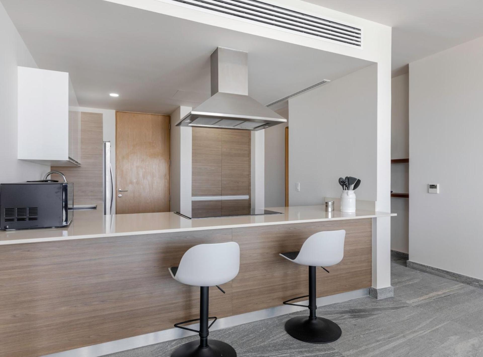 Luxurious 4BR condo by the beach - Rooftop pool