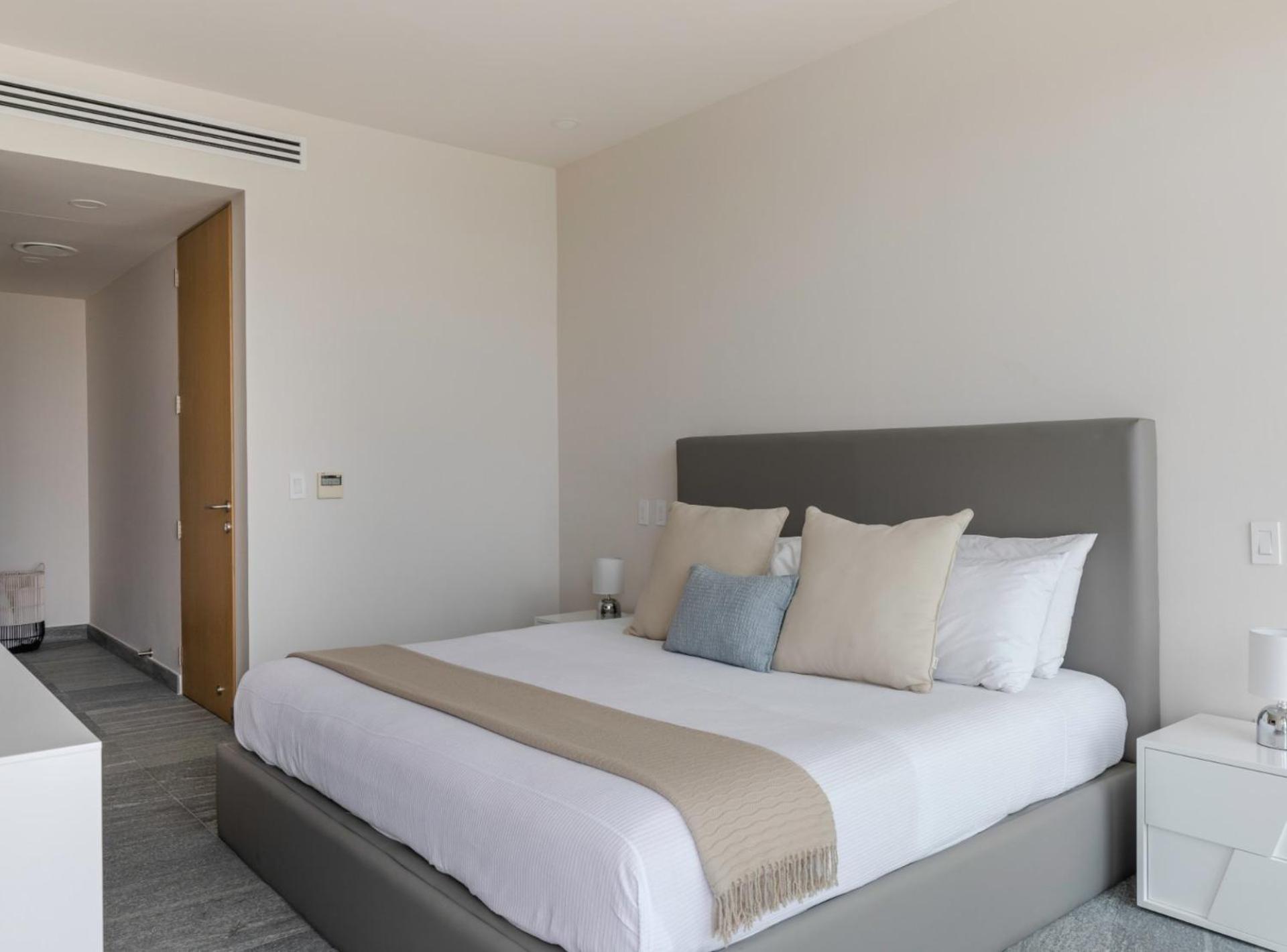 Luxurious 4BR condo by the beach - Rooftop pool