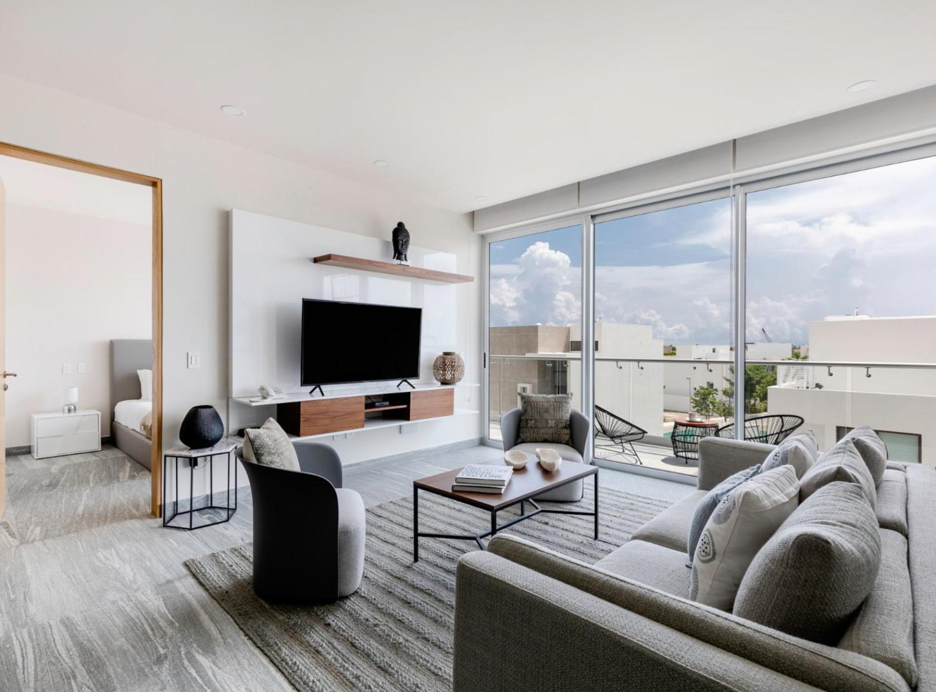 Luxurious 4BR condo by the beach - Rooftop pool