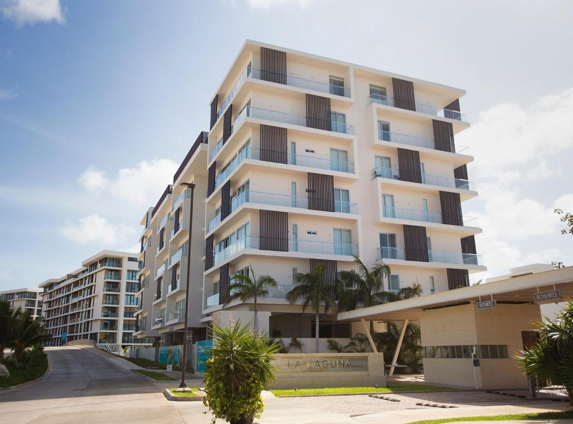 Luxurious 4BR condo by the beach - Rooftop pool