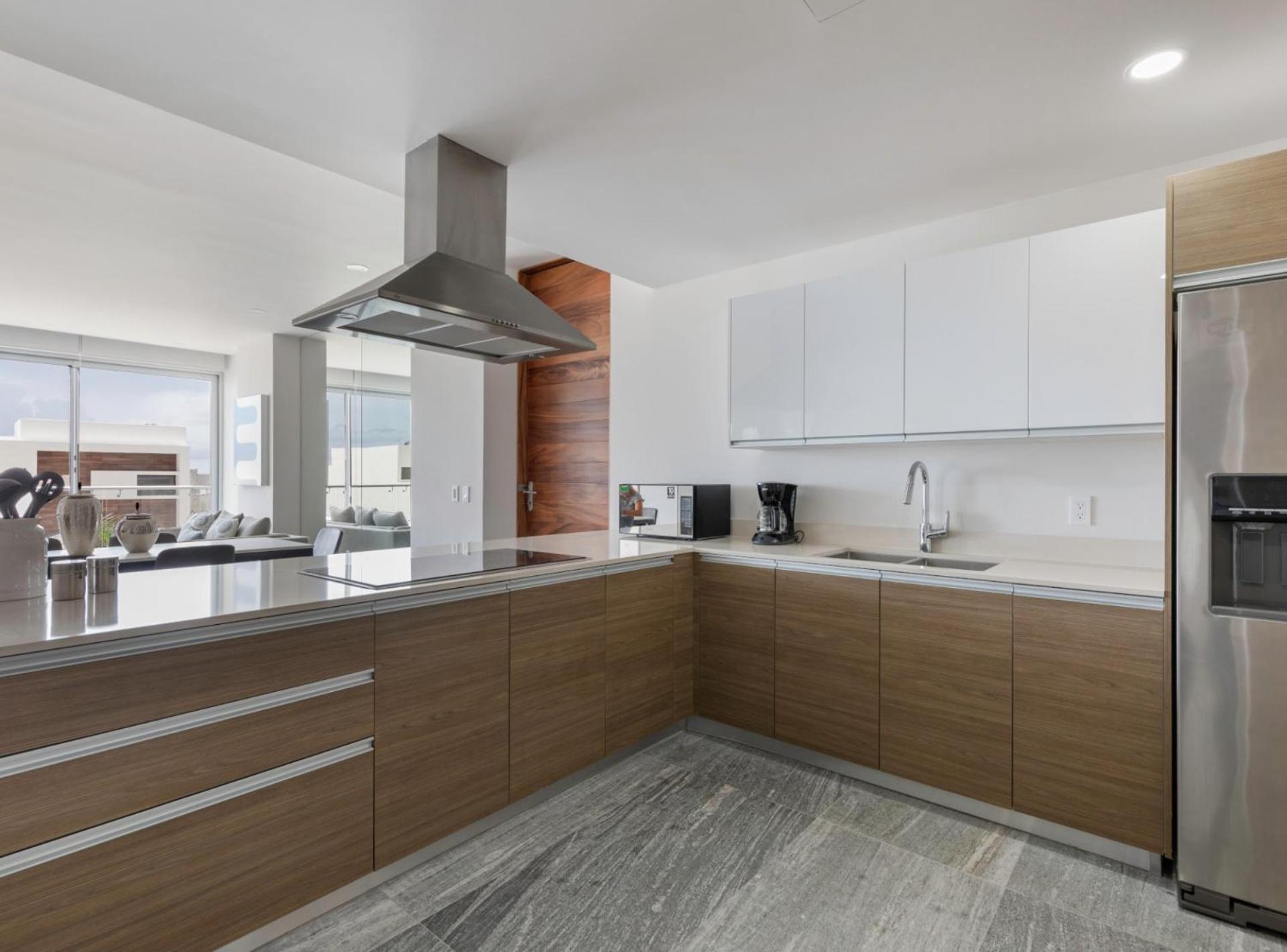 Luxurious 4BR condo by the beach - Rooftop pool