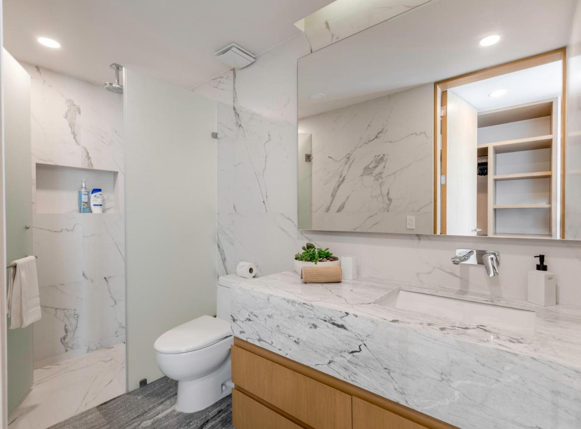 Luxurious 4BR condo by the beach - Rooftop pool