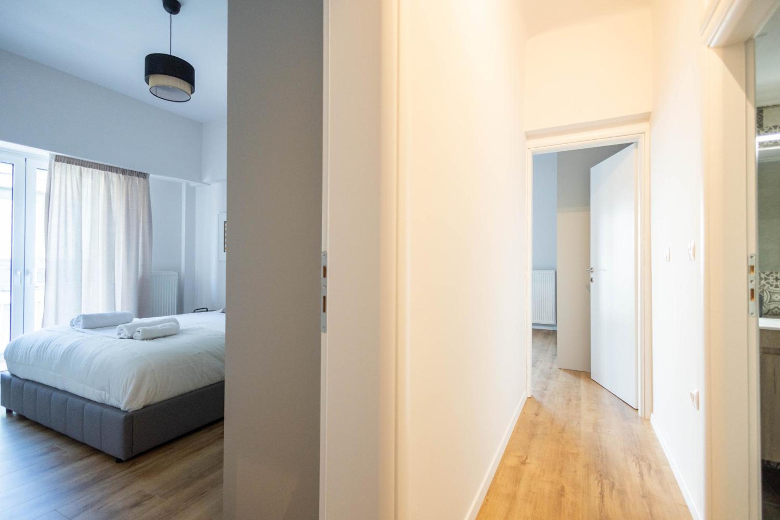Urban Comfort 2 bdrm next to Metro