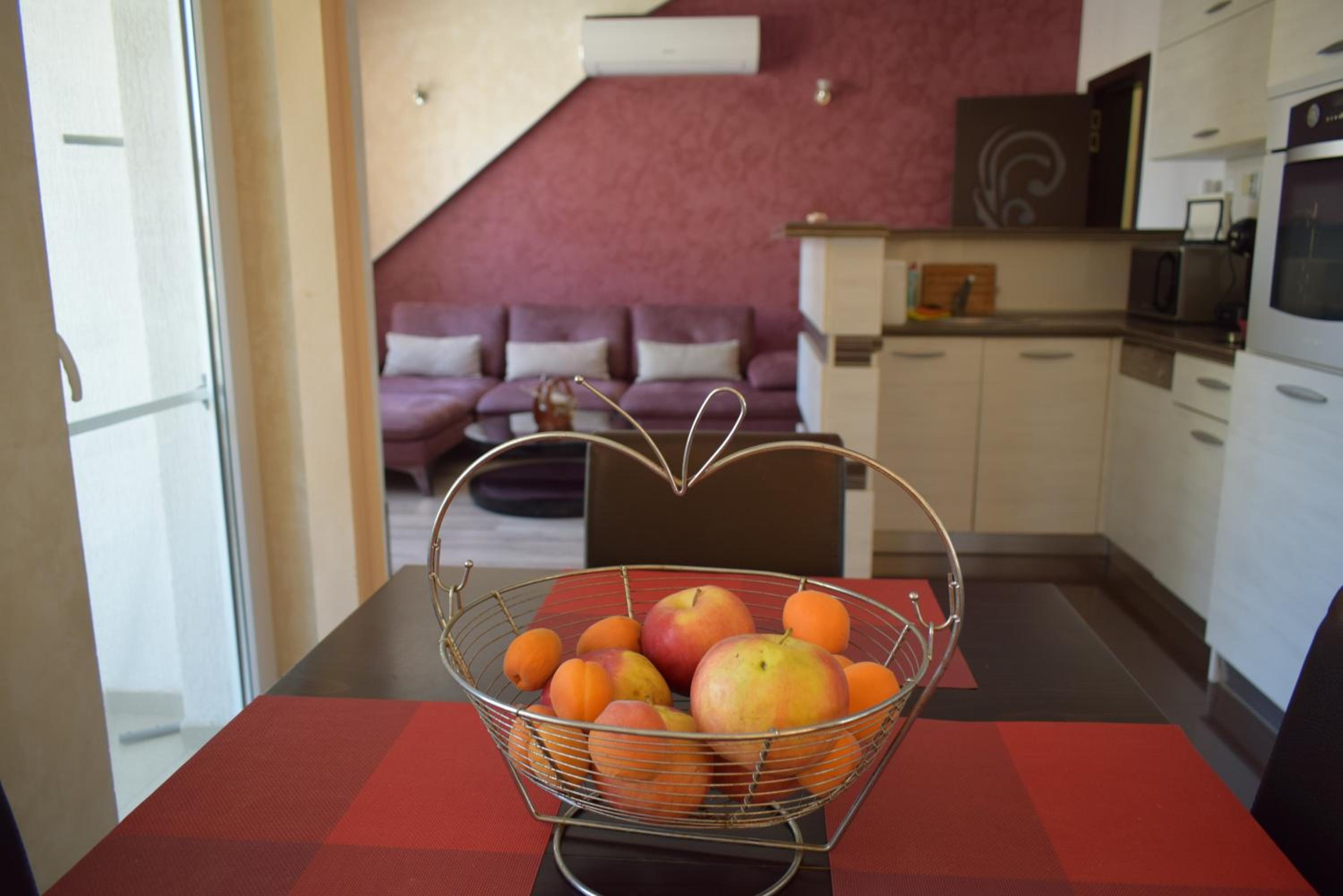Apartment with 2 Bedrooms and Parking Near the Beach