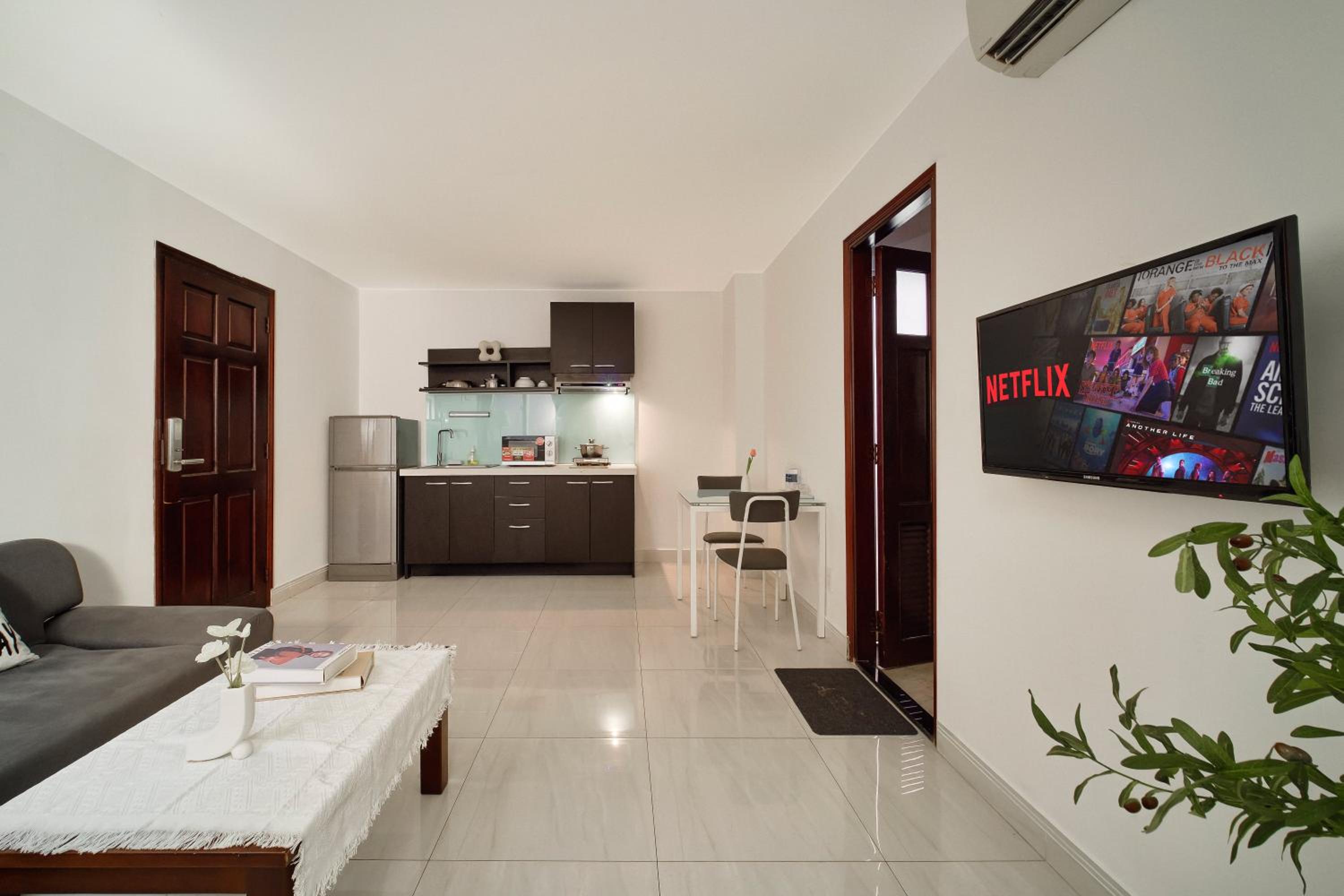 Tan Son Nhat Airport Apartment by SABAY